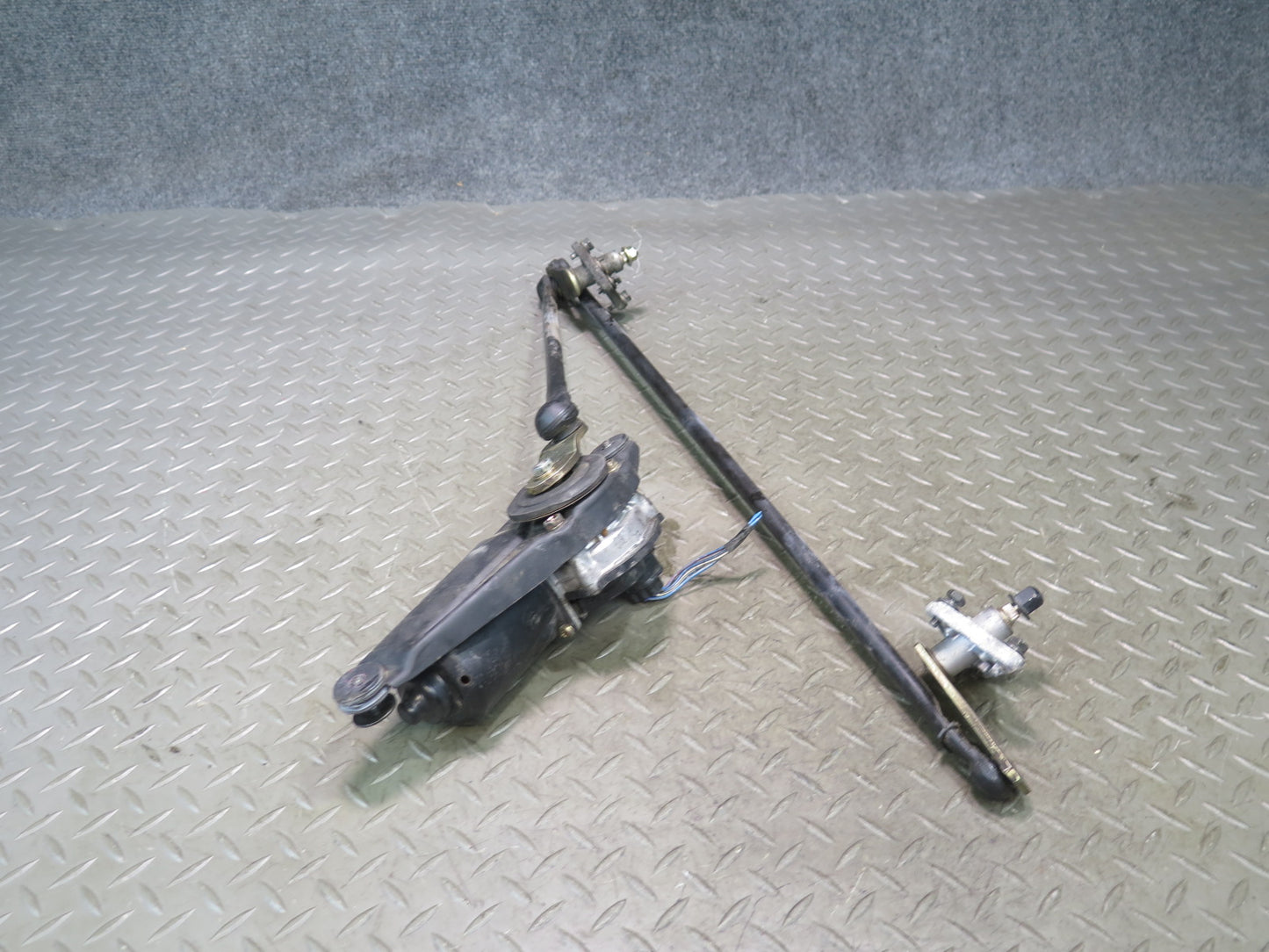 00-05 Toyota MR2 Spyder ZZW30L Windshield Wiper Transmission Linkage w Motor OEM