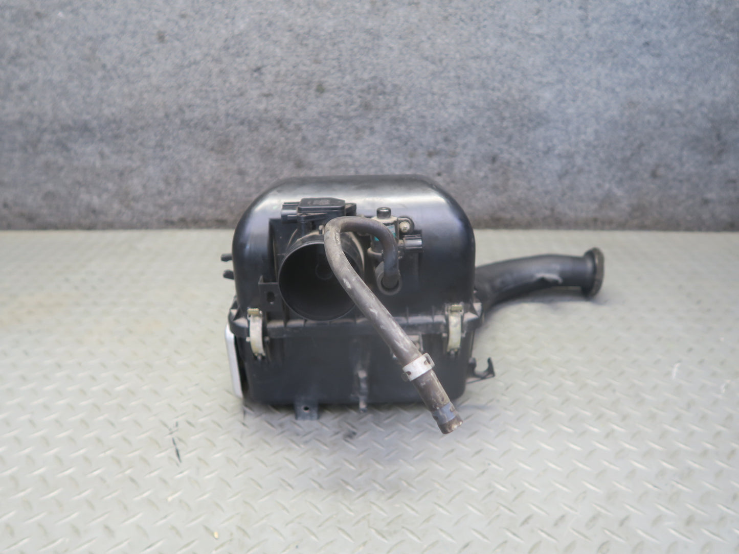 00-05 Toyota MR2 Spyder ZZW30L Air Intake Cleaner Filter Box w Sensor & Pipe OEM