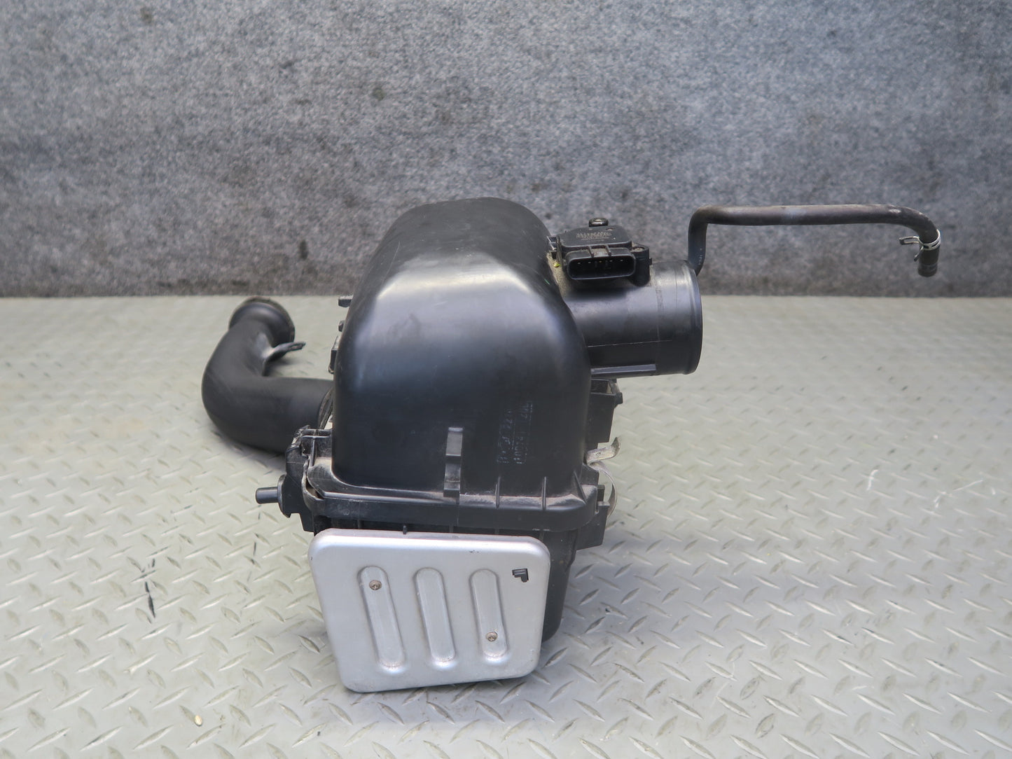 00-05 Toyota MR2 Spyder ZZW30L Air Intake Cleaner Filter Box w Sensor & Pipe OEM