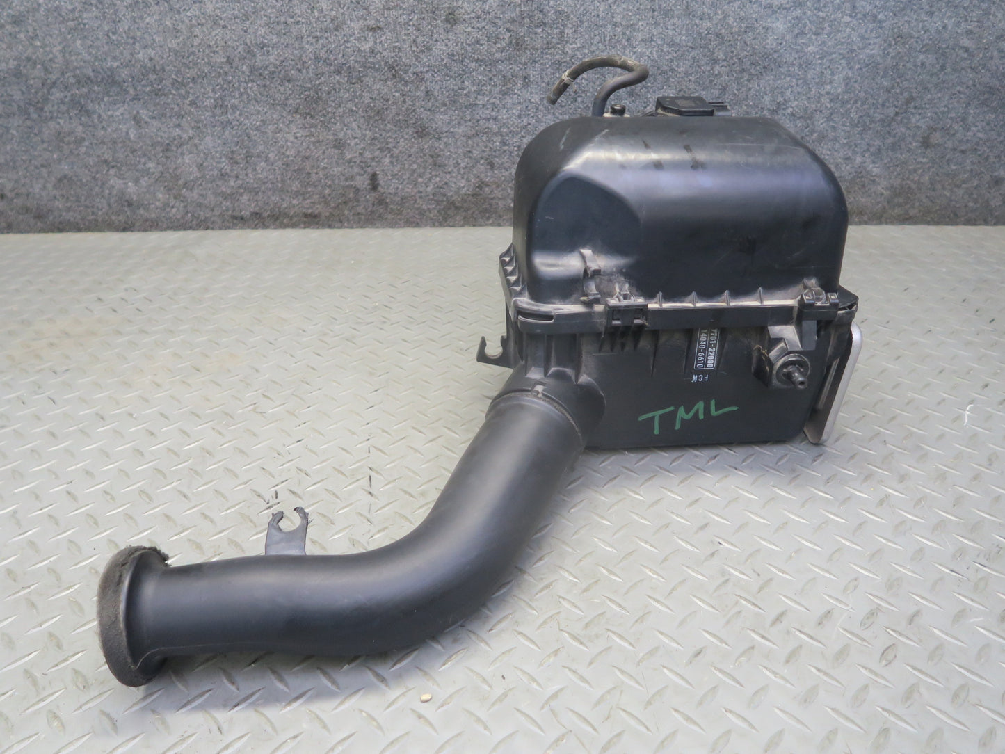 00-05 Toyota MR2 Spyder ZZW30L Air Intake Cleaner Filter Box w Sensor & Pipe OEM
