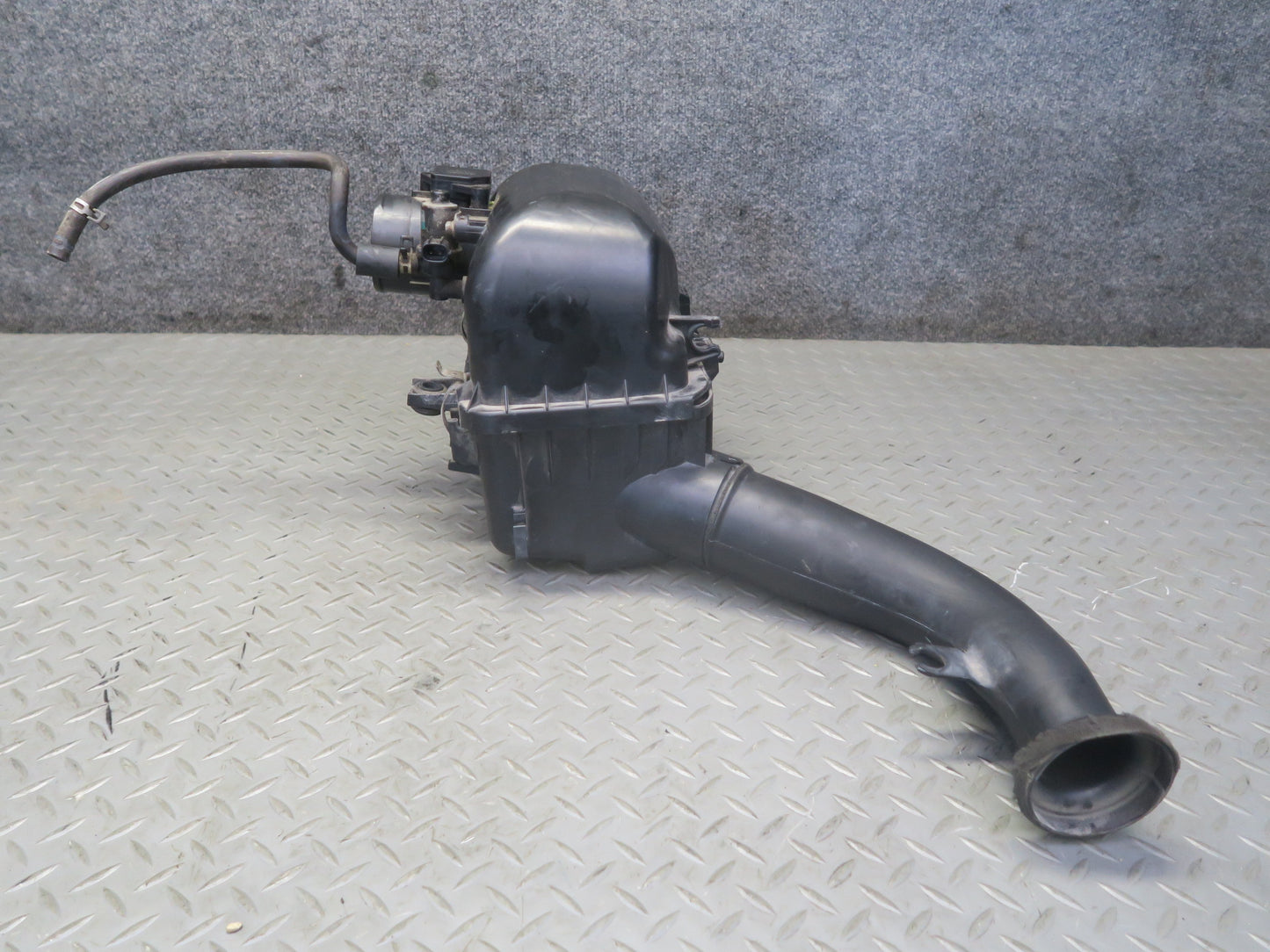 00-05 Toyota MR2 Spyder ZZW30L Air Intake Cleaner Filter Box w Sensor & Pipe OEM