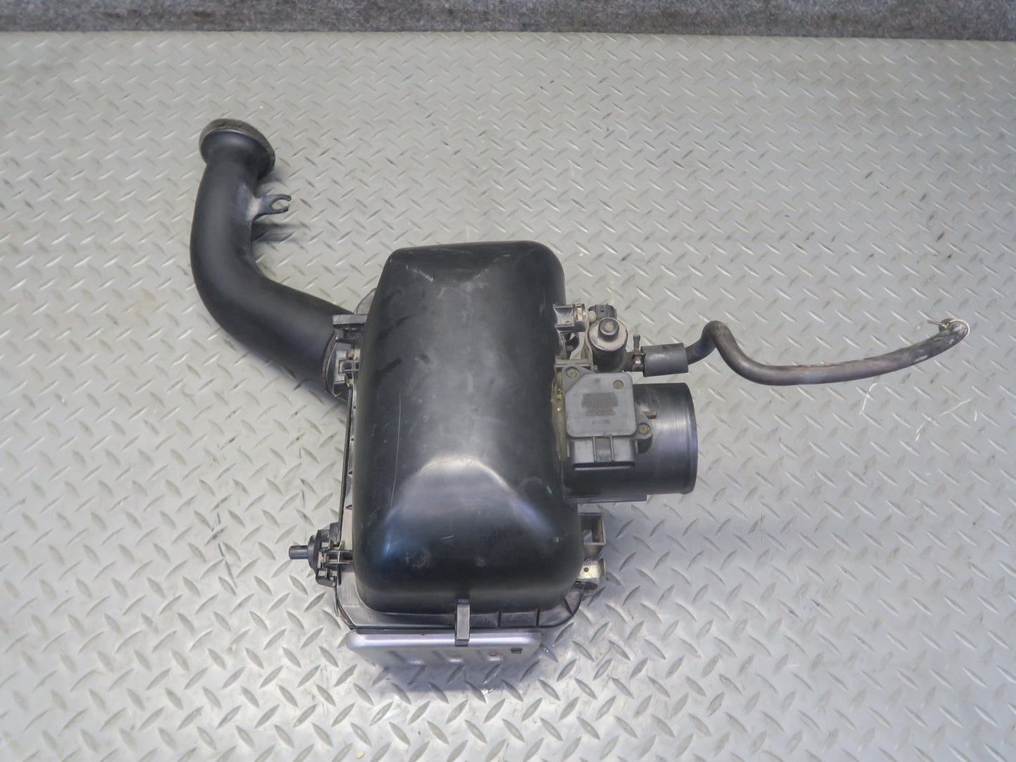 00-05 Toyota MR2 Spyder ZZW30L Air Intake Cleaner Filter Box w Sensor & Pipe OEM