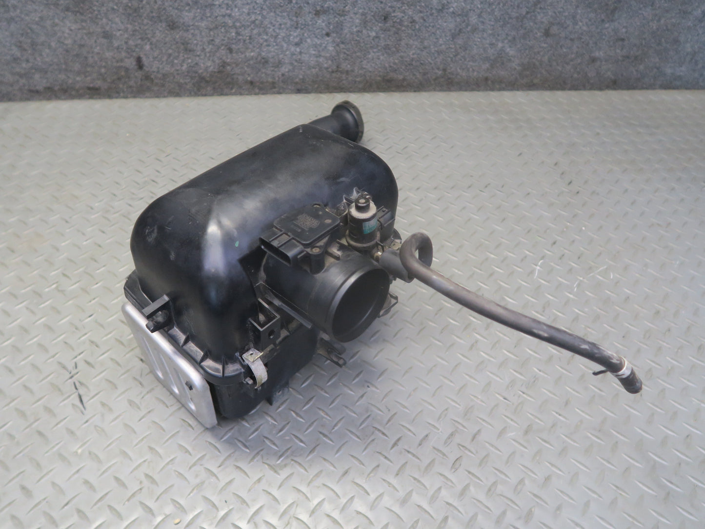 00-05 Toyota MR2 Spyder ZZW30L Air Intake Cleaner Filter Box w Sensor & Pipe OEM