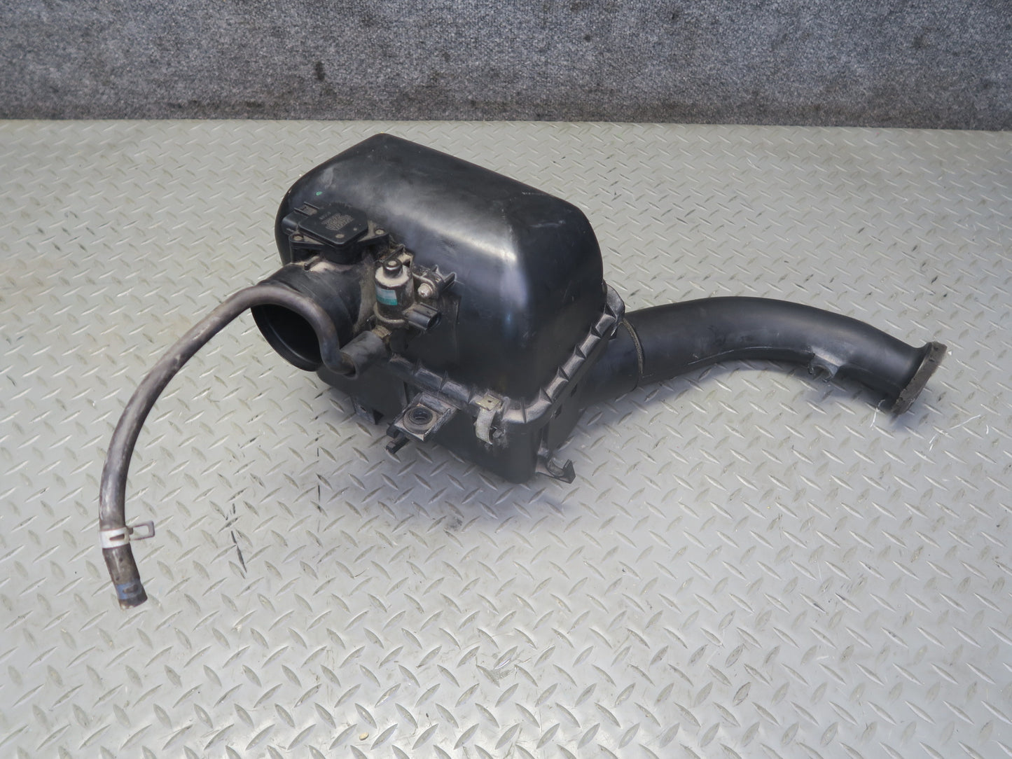 00-05 Toyota MR2 Spyder ZZW30L Air Intake Cleaner Filter Box w Sensor & Pipe OEM