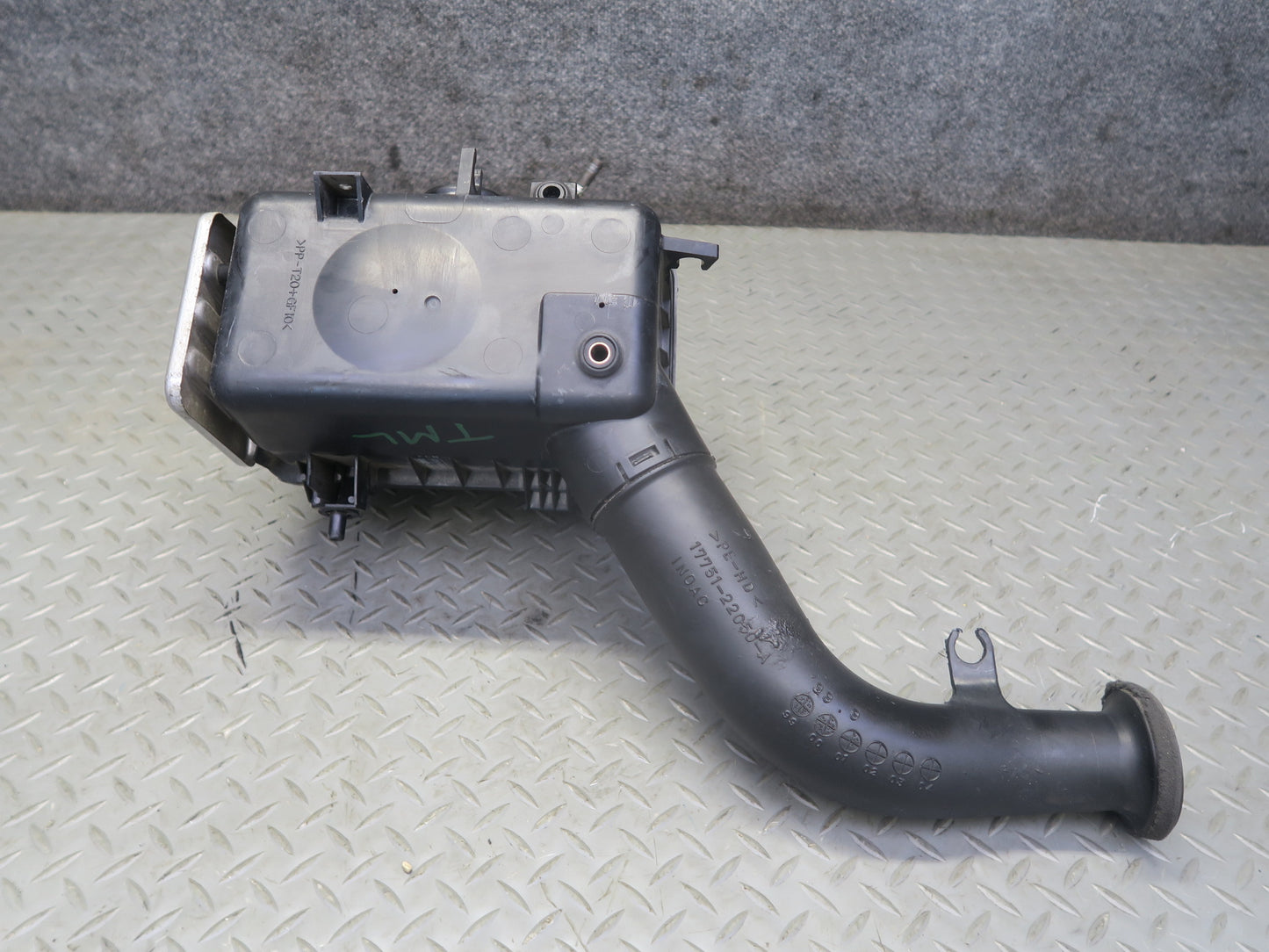 00-05 Toyota MR2 Spyder ZZW30L Air Intake Cleaner Filter Box w Sensor & Pipe OEM