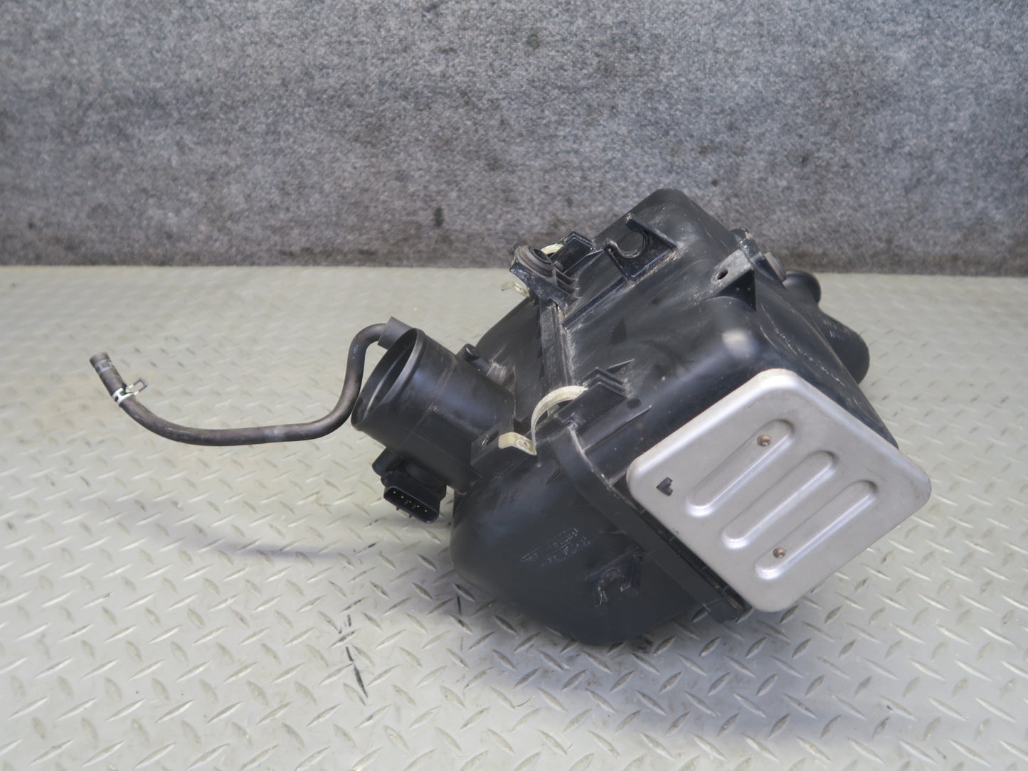 00-05 Toyota MR2 Spyder ZZW30L Air Intake Cleaner Filter Box w Sensor & Pipe OEM