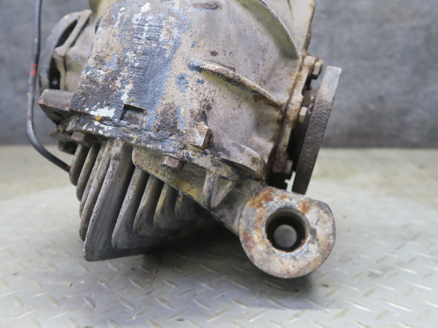 86-91 Mercedes W126 560SEC 560SEL Rear Differential Carrier 2.47 Ratio OEM