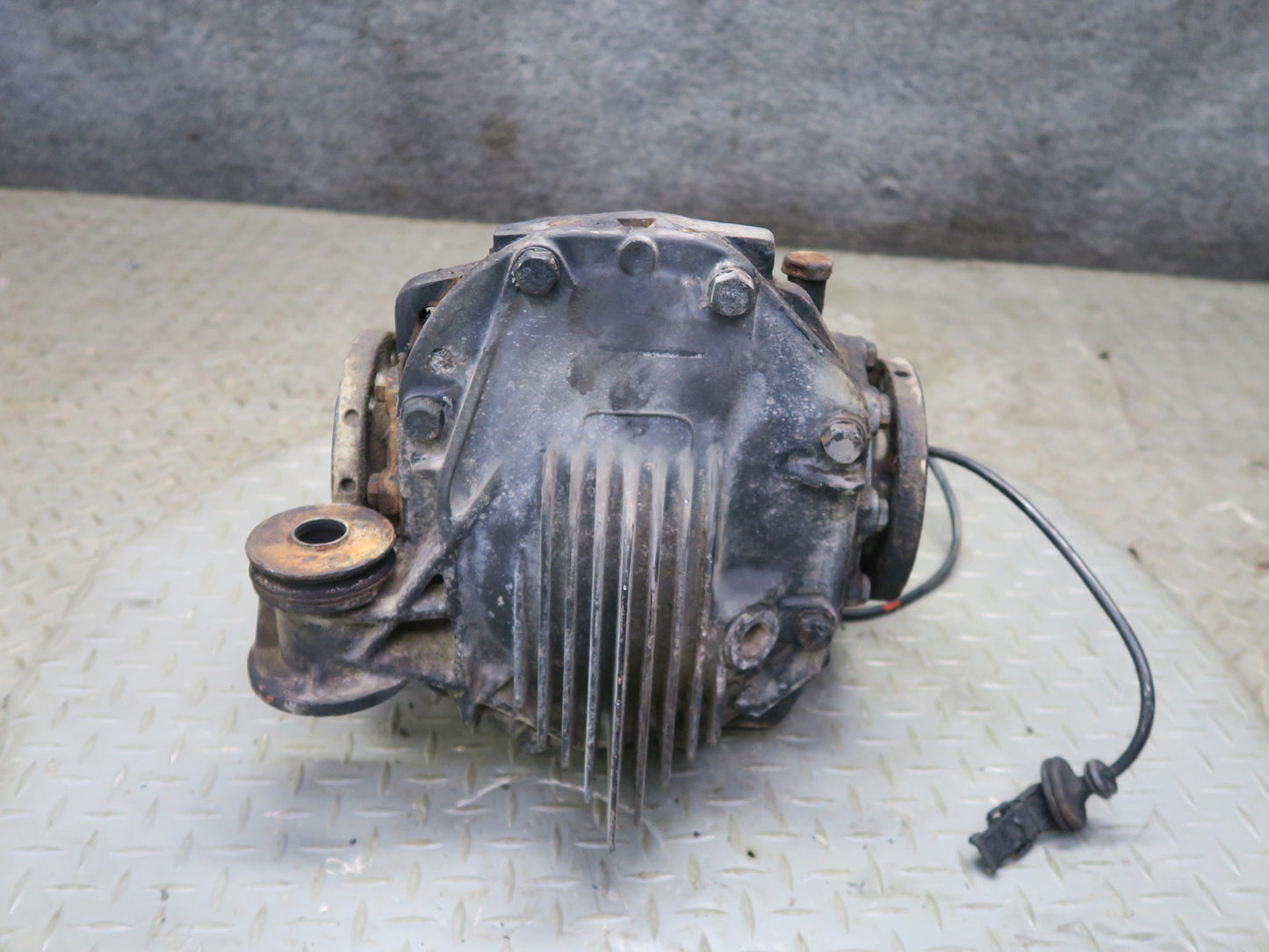 86-91 Mercedes W126 560SEC 560SEL Rear Differential Carrier 2.47 Ratio OEM
