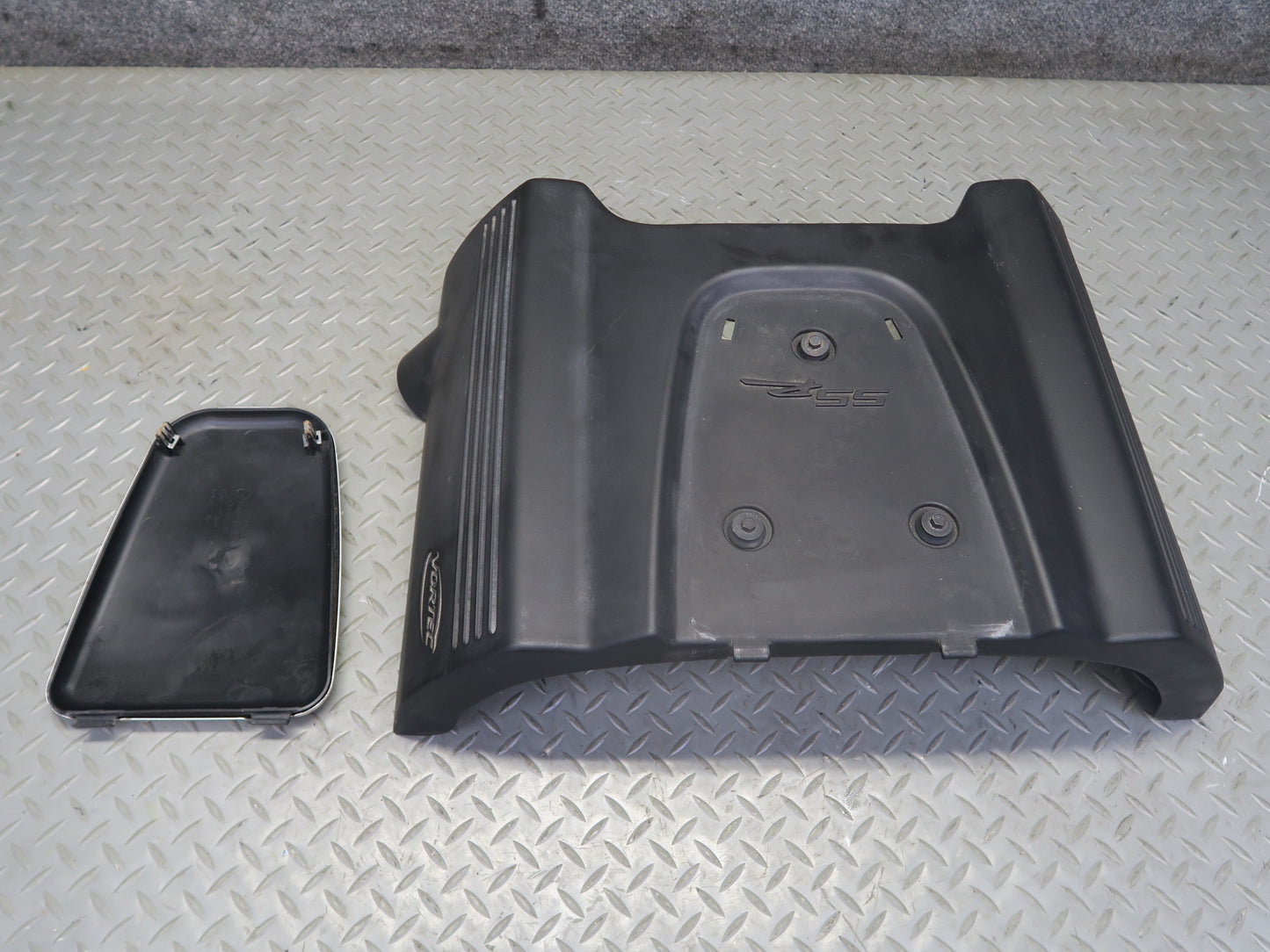 03-04 Chevrolet SSR 5.3L Engine Motor Cover OEM