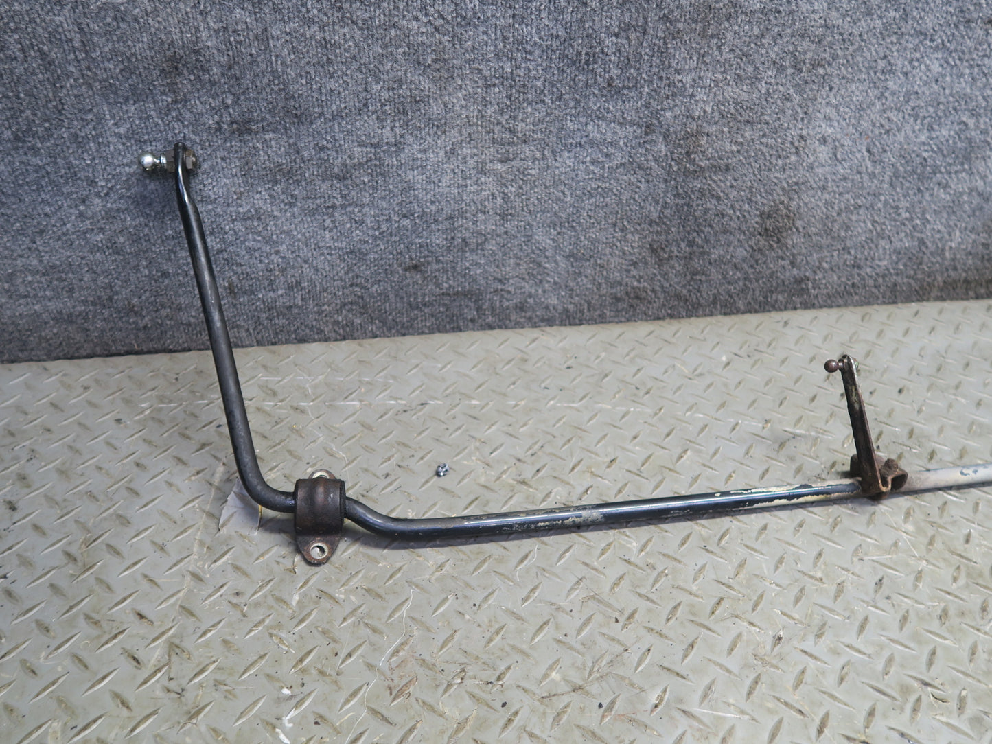 88-91 Mercedes W126 560SEL Sedan Rear Stabilizer Sway Bar OEM