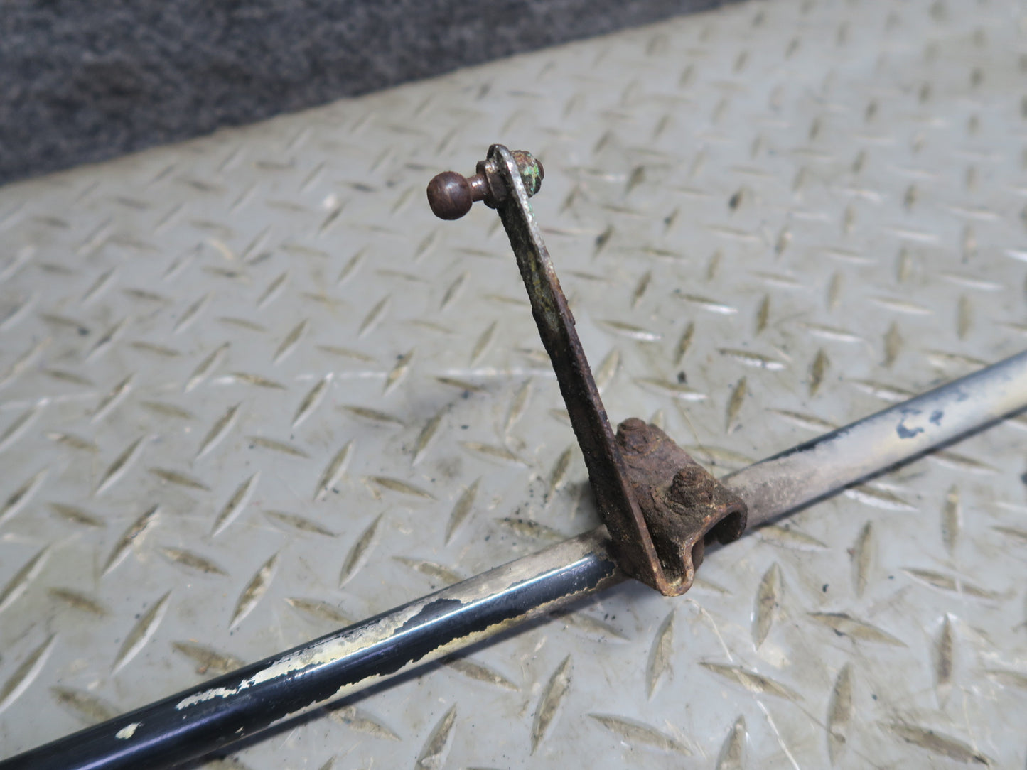 88-91 Mercedes W126 560SEL Sedan Rear Stabilizer Sway Bar OEM