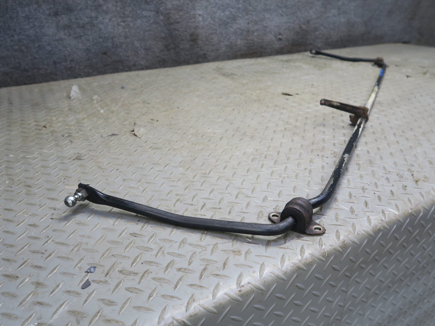 88-91 Mercedes W126 560SEL Sedan Rear Stabilizer Sway Bar OEM