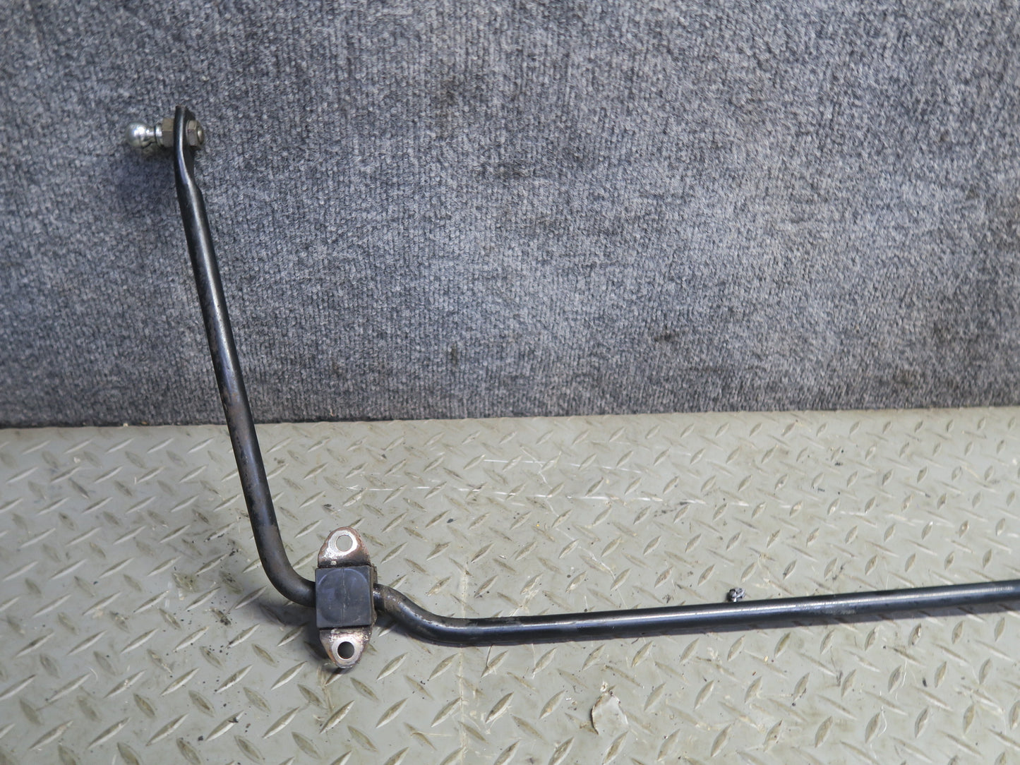 88-91 Mercedes W126 560SEL Sedan Rear Stabilizer Sway Bar OEM