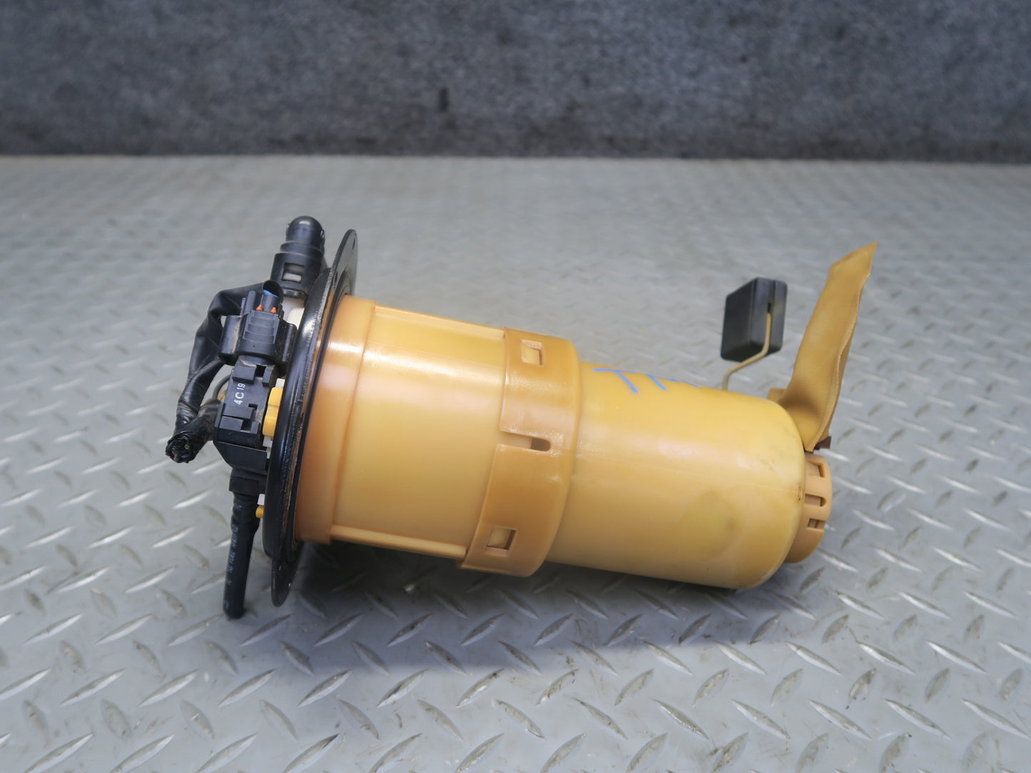 00-05 Toyota MR2 Spyder ZZW30L Fuel Pump Level Sensor Assembly 77K Miles OEM