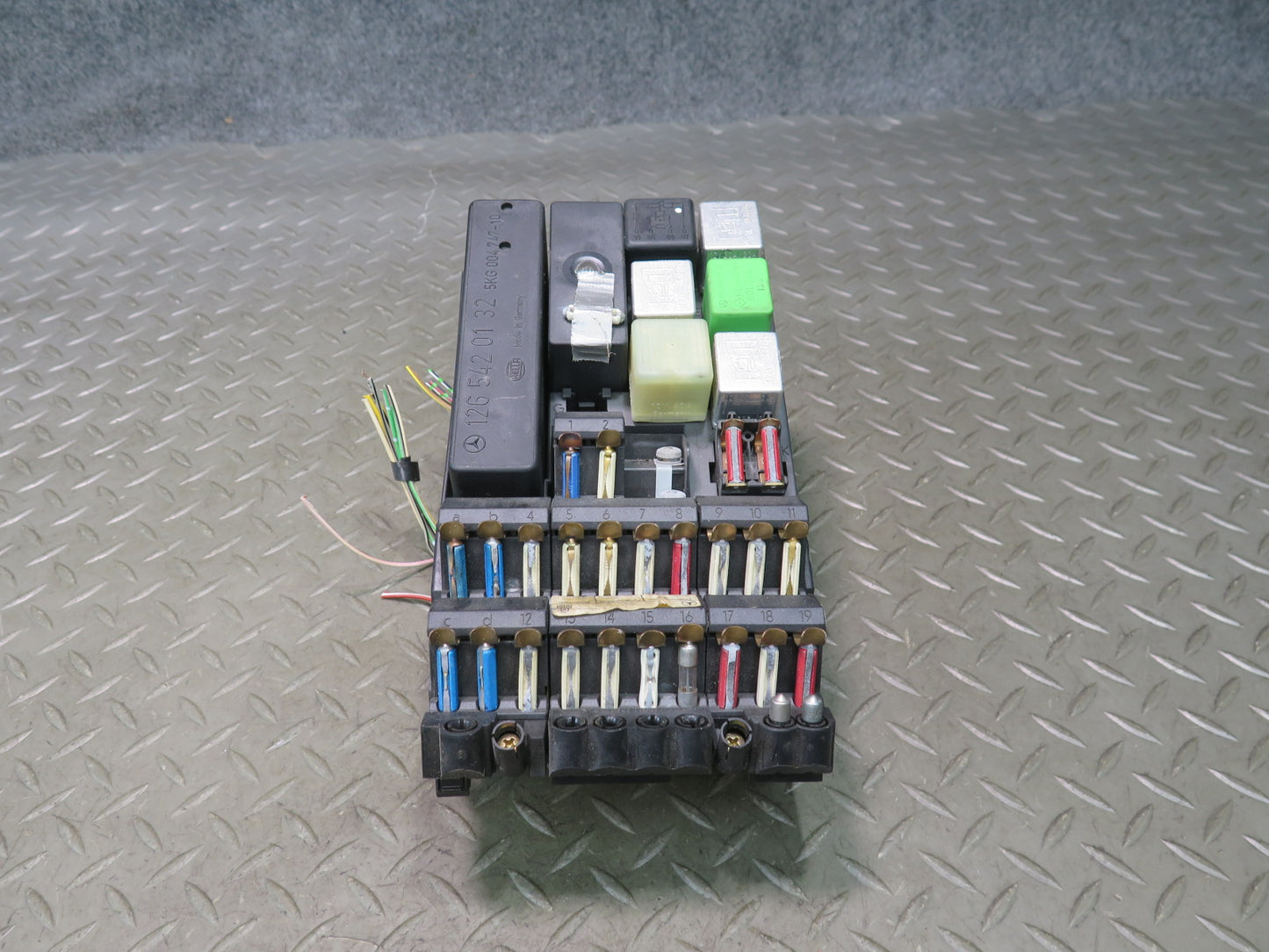86-91 Mercedes W126 C126 560SEL Fuse Relay Box Module OEM