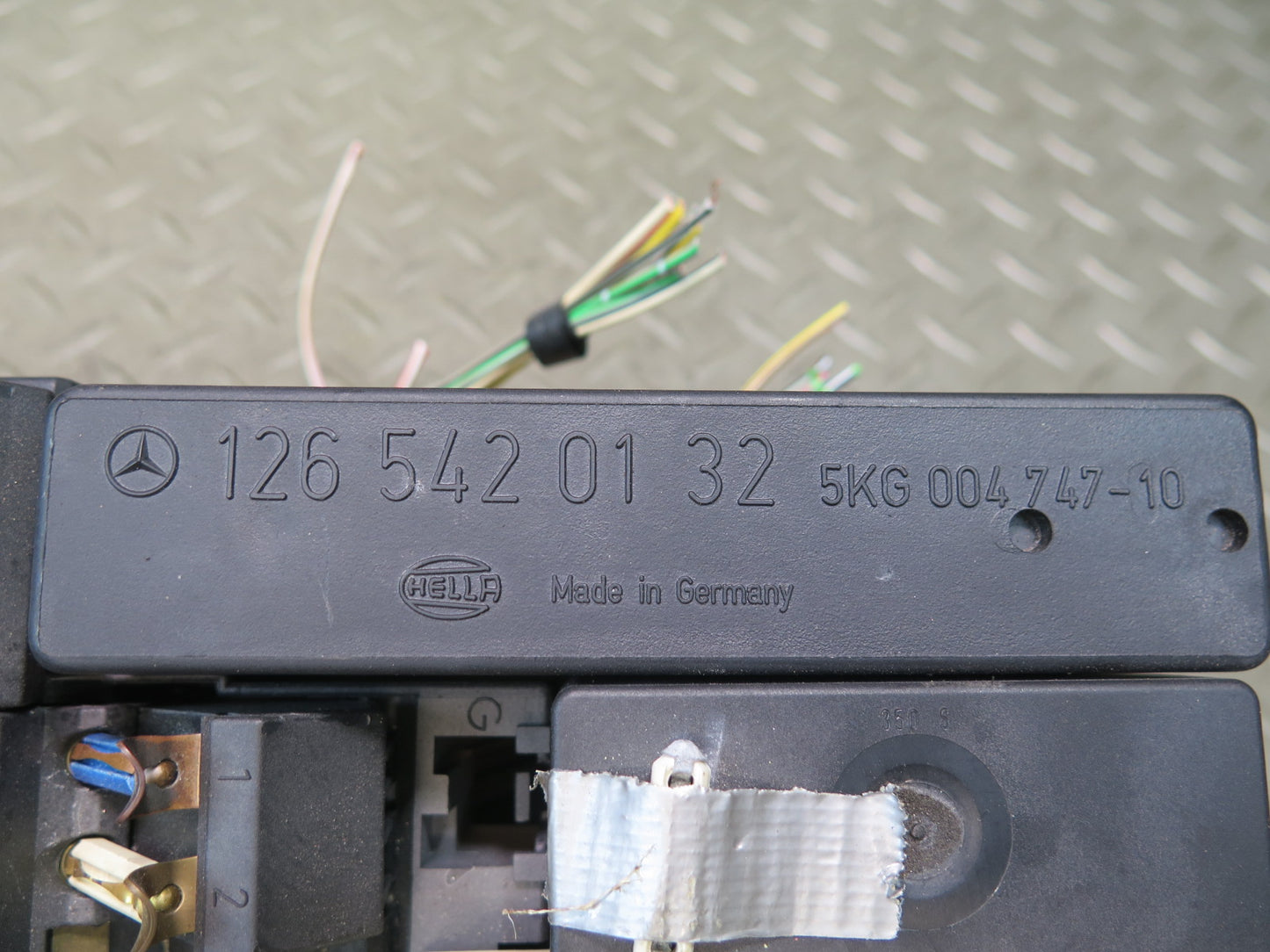 86-91 Mercedes W126 C126 560SEL Fuse Relay Box Module OEM