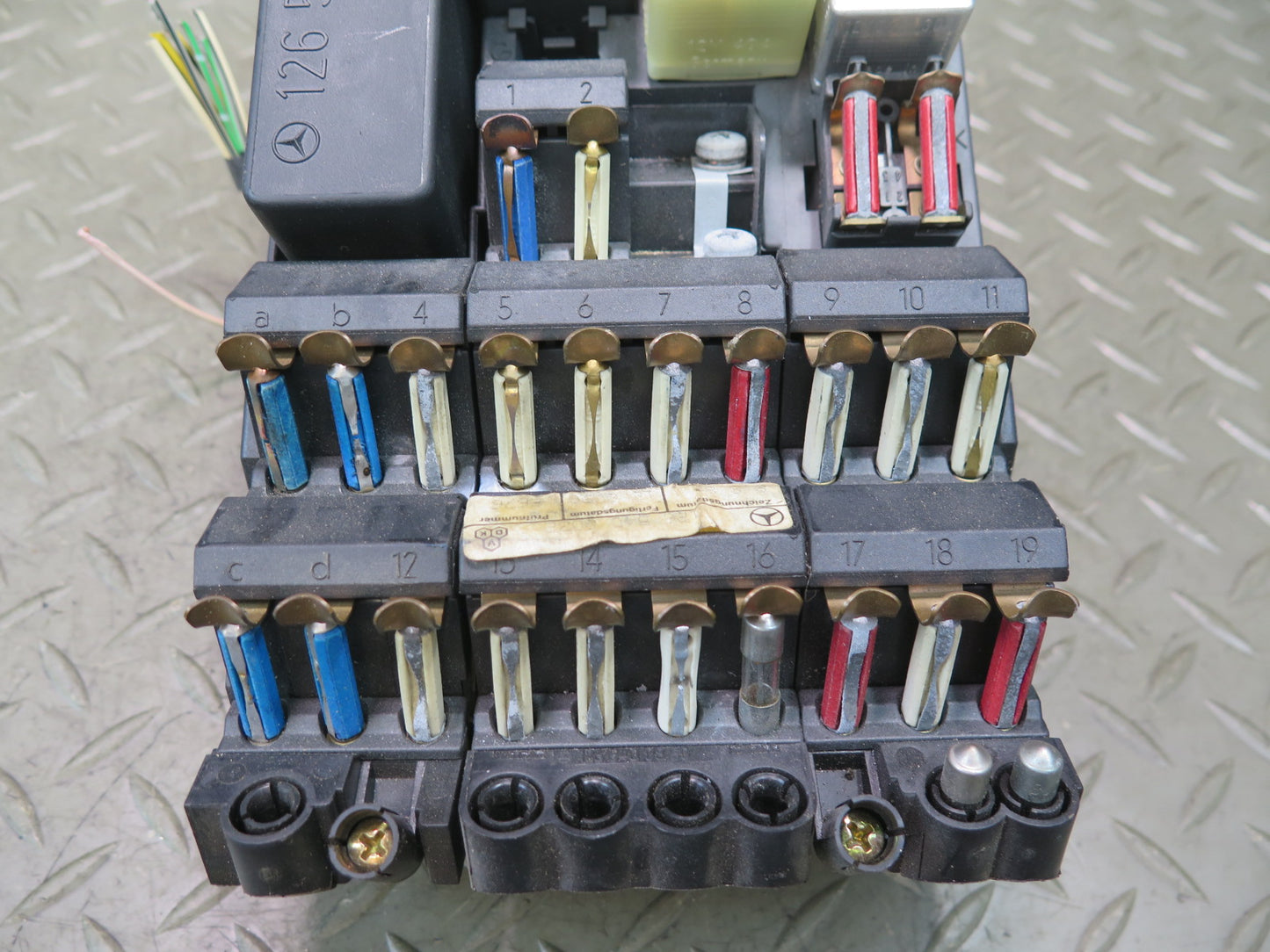 86-91 Mercedes W126 C126 560SEL Fuse Relay Box Module OEM