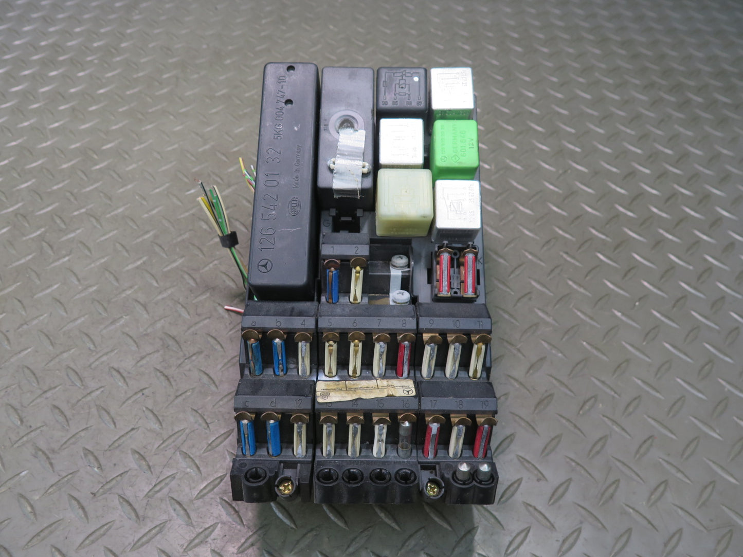 86-91 Mercedes W126 C126 560SEL Fuse Relay Box Module OEM