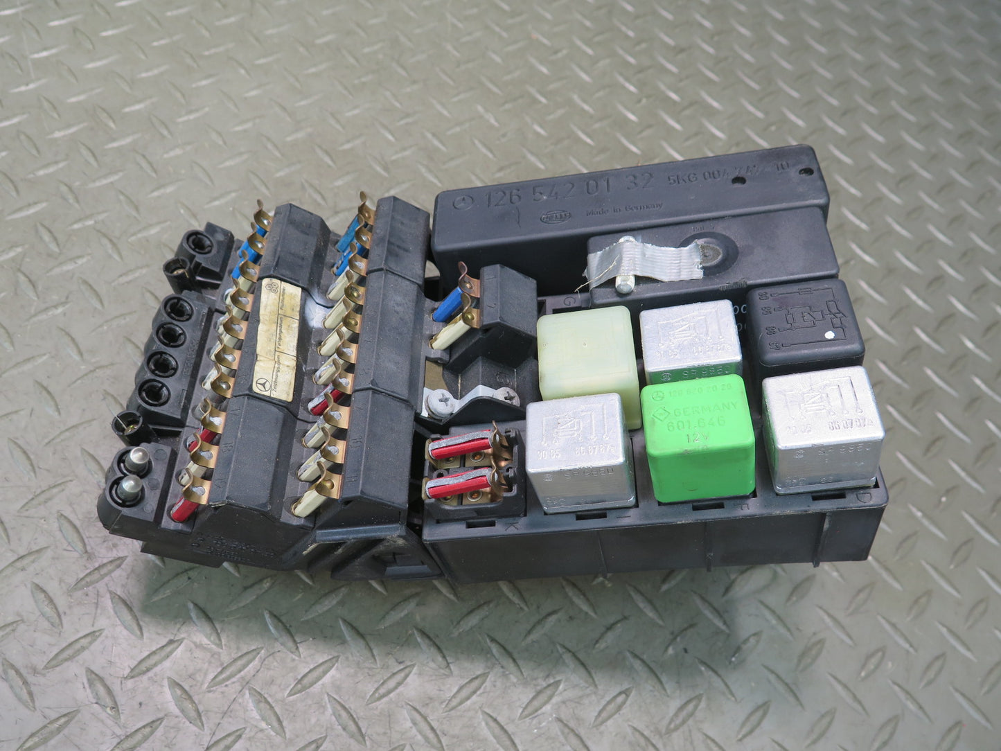 86-91 Mercedes W126 C126 560SEL Fuse Relay Box Module OEM