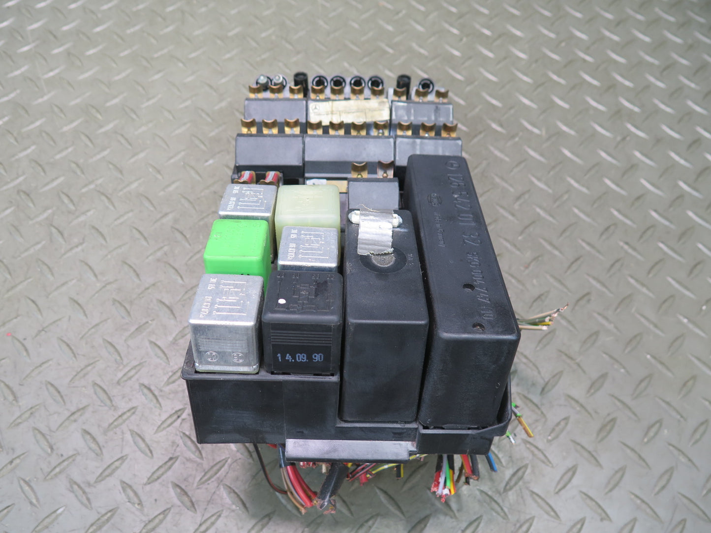 86-91 Mercedes W126 C126 560SEL Fuse Relay Box Module OEM