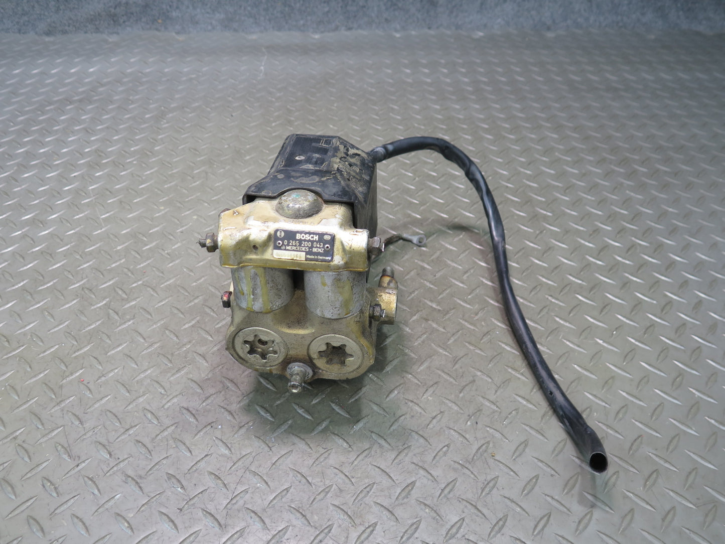 86-91 Mercedes W126 560SEL Anti Lock Brake ABS Pump Module 0265200043 OEM