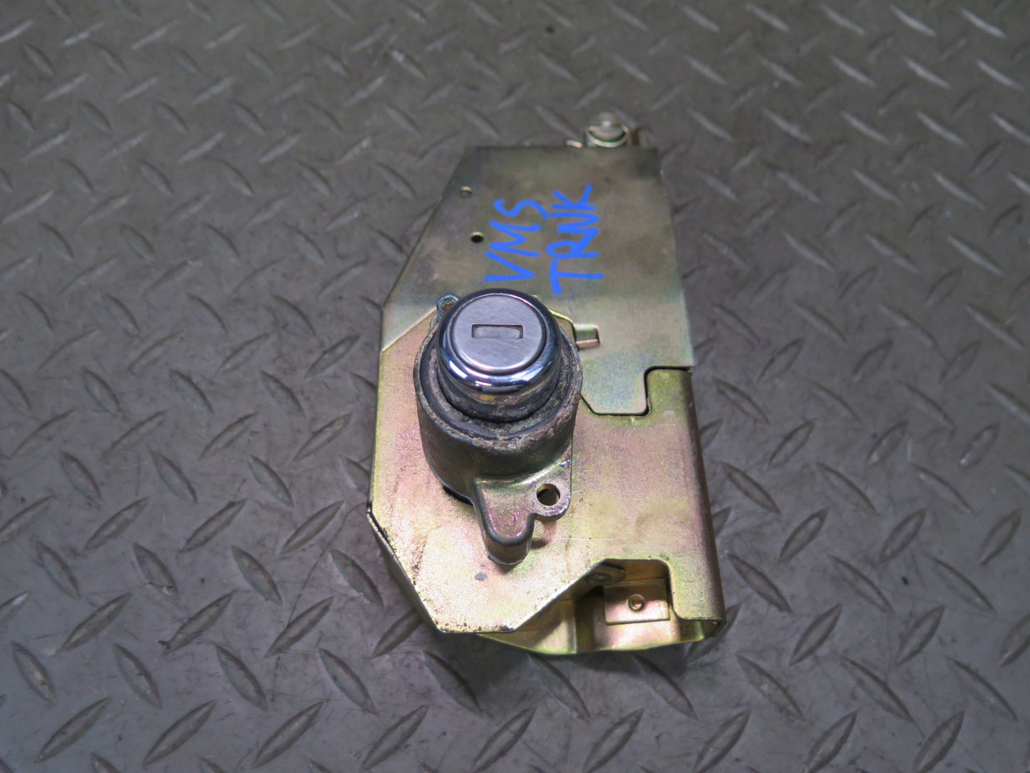86-91 Mercedes W126 560SEL Rear Trunk Lid Lock Mechanism w Lock Cylinder OEM