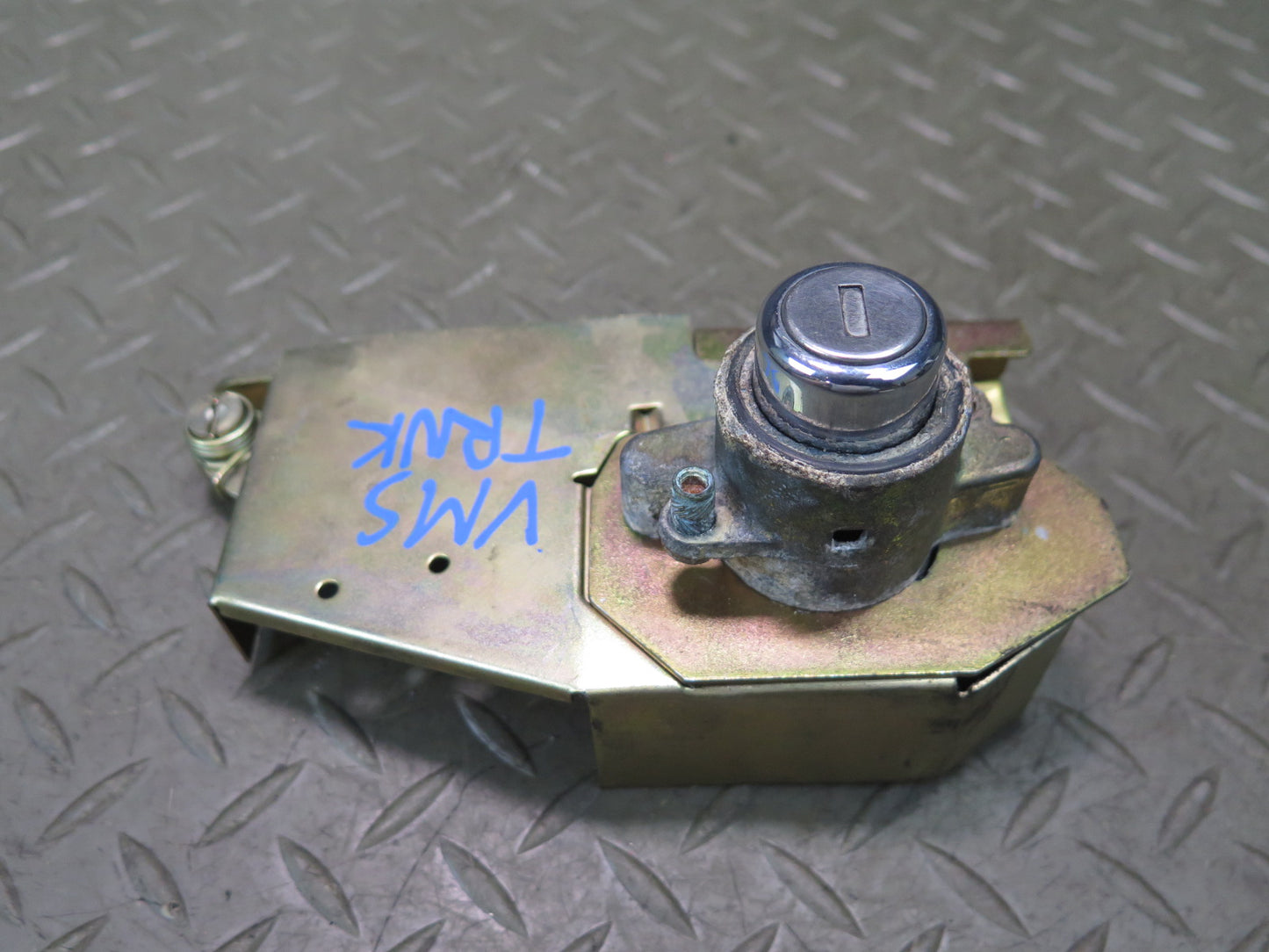 86-91 Mercedes W126 560SEL Rear Trunk Lid Lock Mechanism w Lock Cylinder OEM