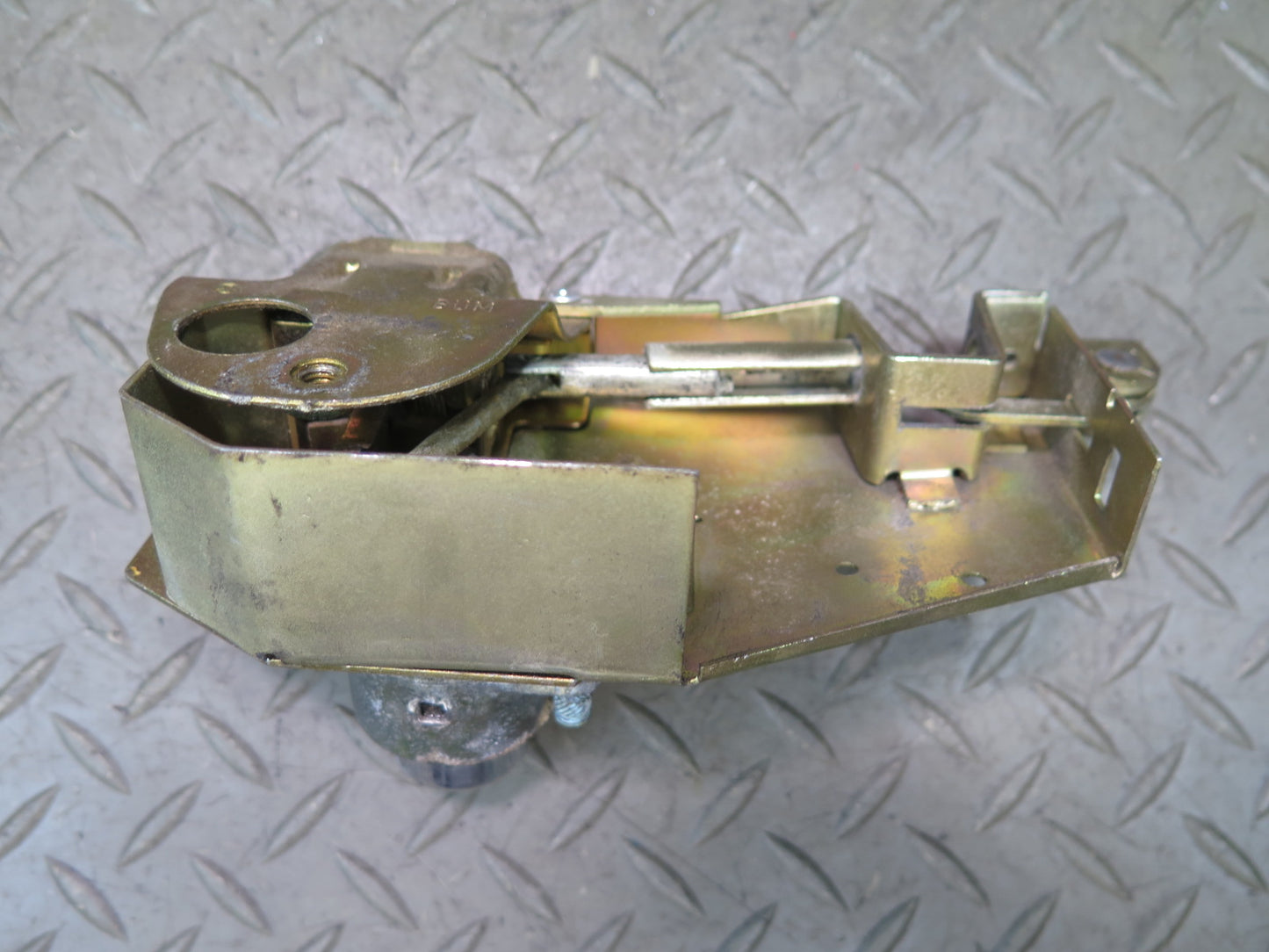 86-91 Mercedes W126 560SEL Rear Trunk Lid Lock Mechanism w Lock Cylinder OEM