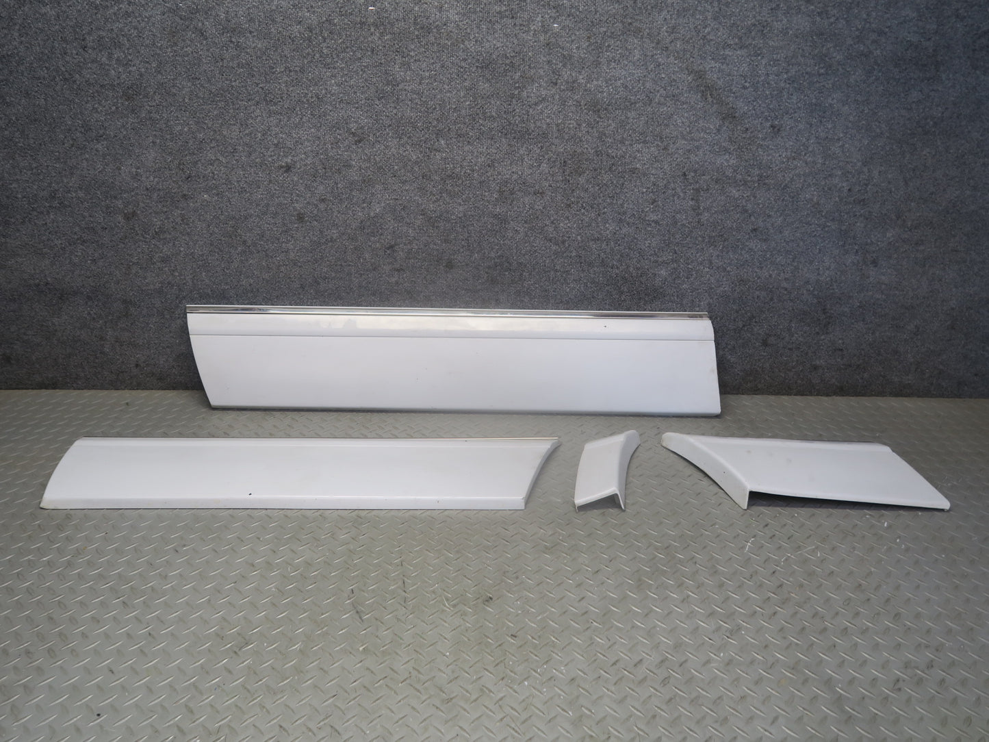 86-91 Mercedes W126 560SEL Sedan Set of 4 Left Fender Door Quarter Molding OEM