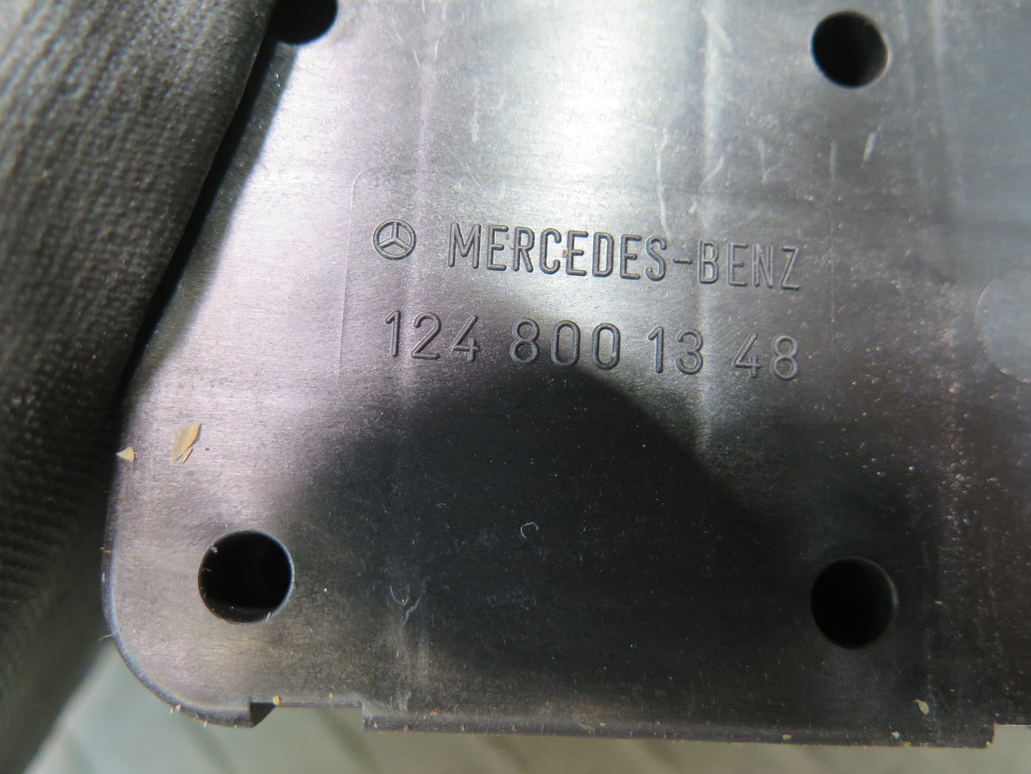 86-91 Mercedes W126 560SEL Central Door Lock Locking Vacuum Pump w Cover OEM
