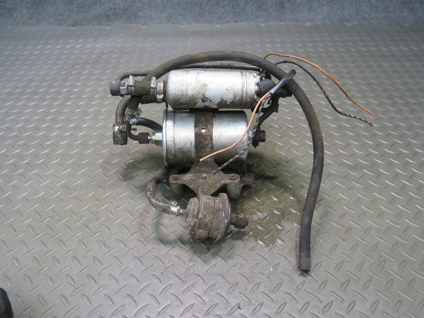 86-91 Mercedes W126 560SEC 560SEL Fuel Pump w Filter Assembly OEM