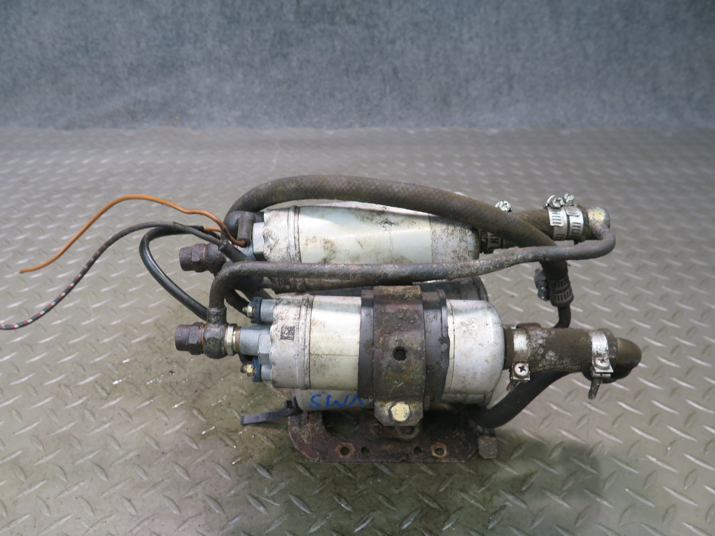 86-91 Mercedes W126 560SEC 560SEL Fuel Pump w Filter Assembly OEM