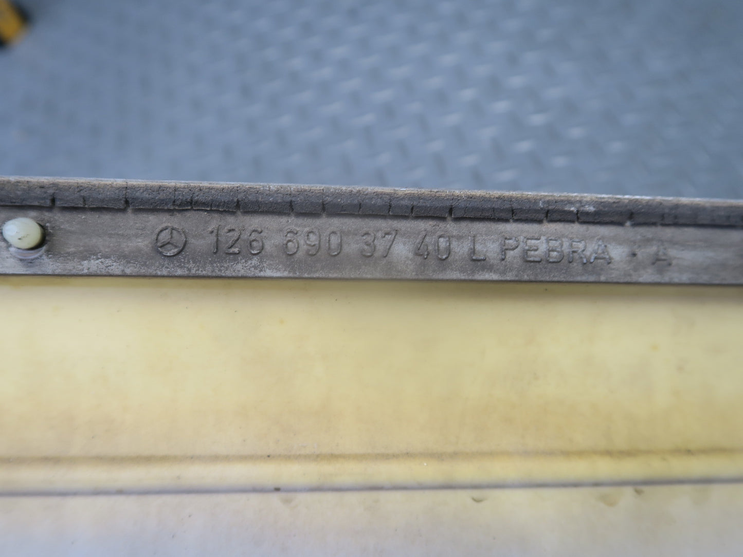 86-91 Mercedes W126 560SEL Sedan Set of 4 Left Fender Door Quarter Molding OEM
