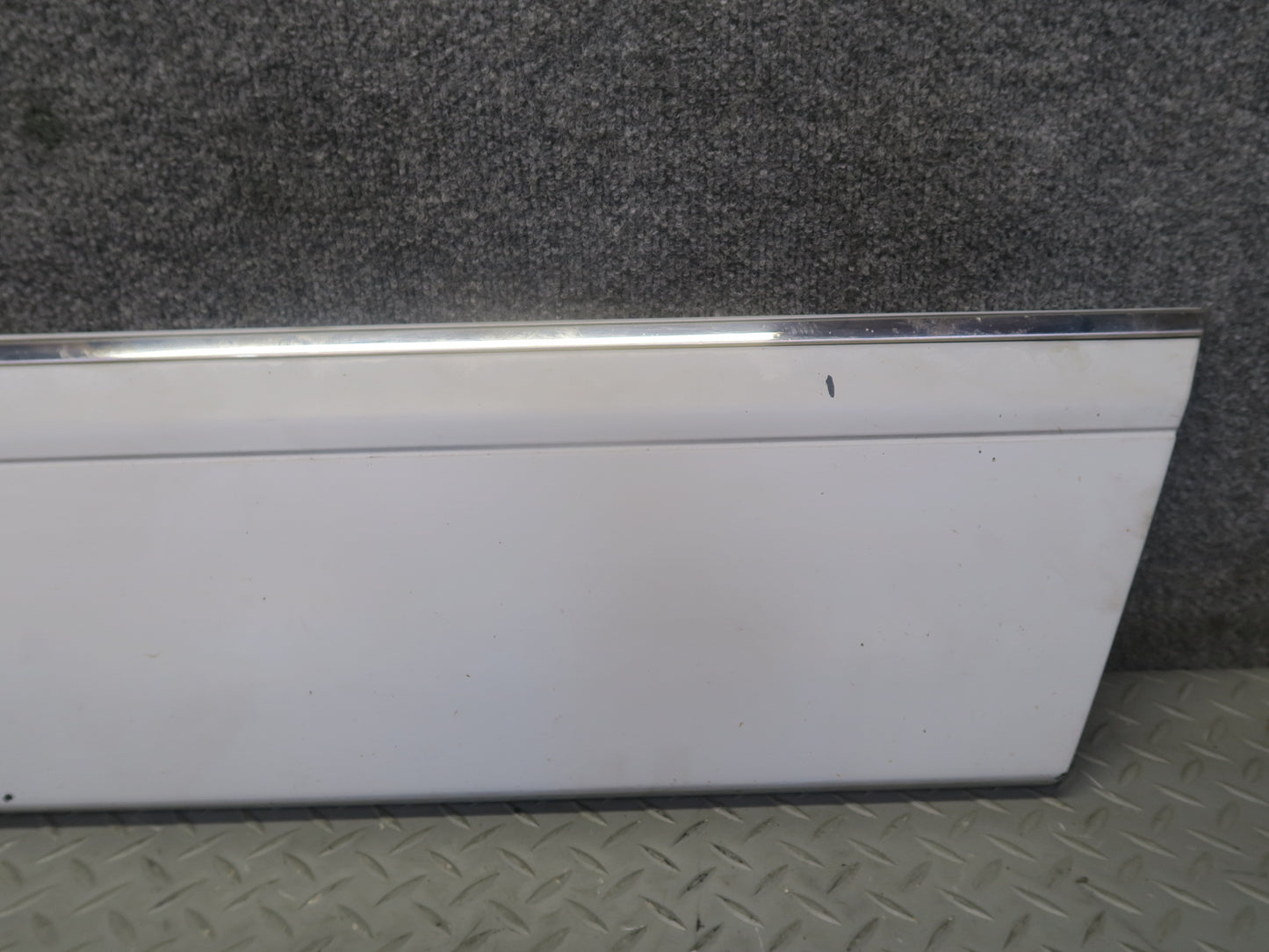 86-91 Mercedes W126 560SEL Sedan Set of 4 Left Fender Door Quarter Molding OEM