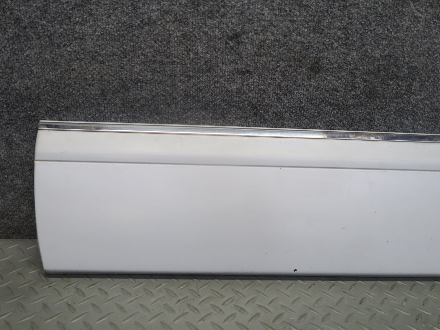86-91 Mercedes W126 560SEL Sedan Set of 4 Left Fender Door Quarter Molding OEM