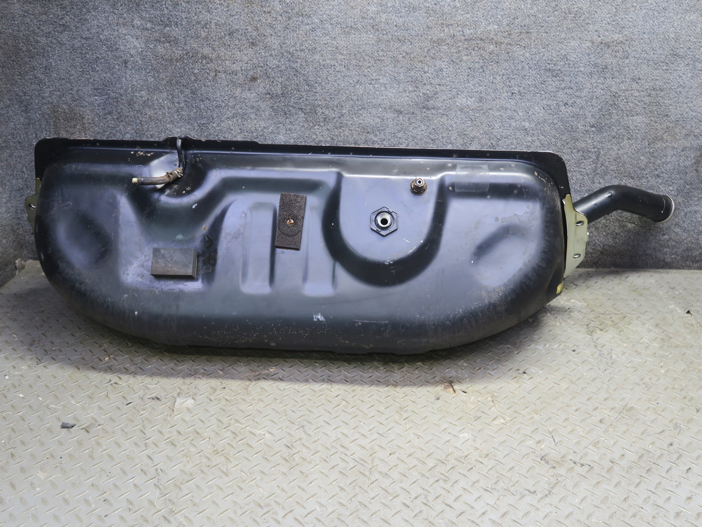86-91 Mercedes W126 560SEL Gas Fuel Tank Filler Neck Sending Unit Assembly OEM