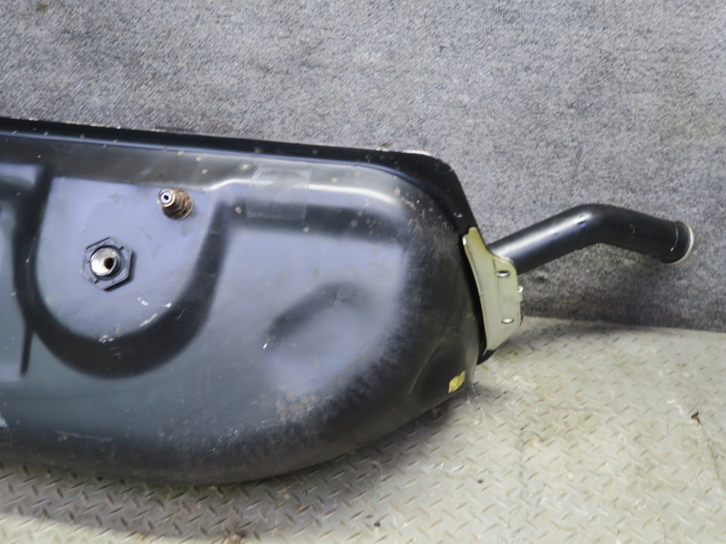 86-91 Mercedes W126 560SEL Gas Fuel Tank Filler Neck Sending Unit Assembly OEM