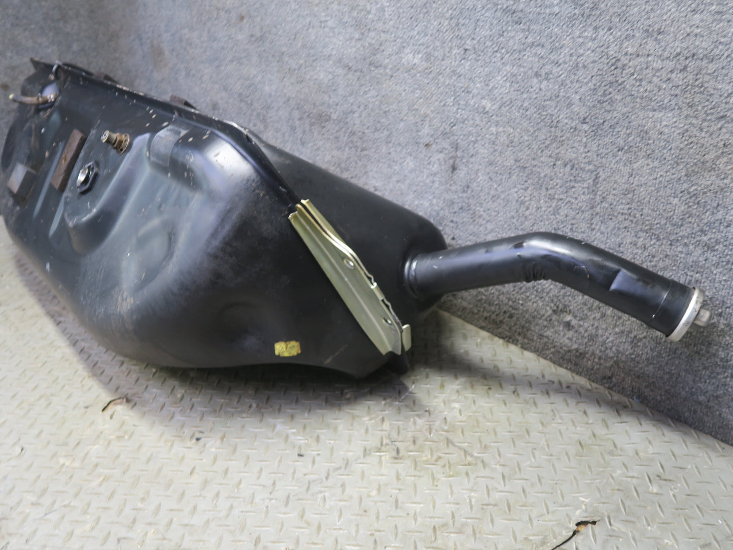 86-91 Mercedes W126 560SEL Gas Fuel Tank Filler Neck Sending Unit Assembly OEM