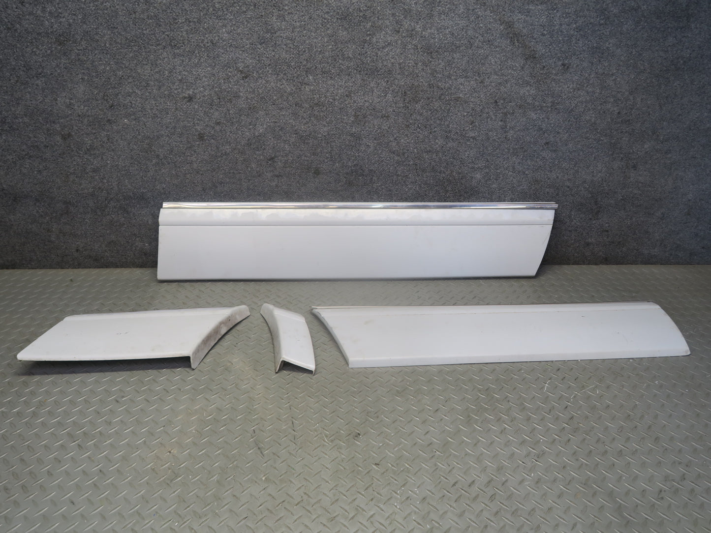 86-91 Mercedes W126 560SEL Sedan Set of 4 Right Fender Door Quarter Molding OEM