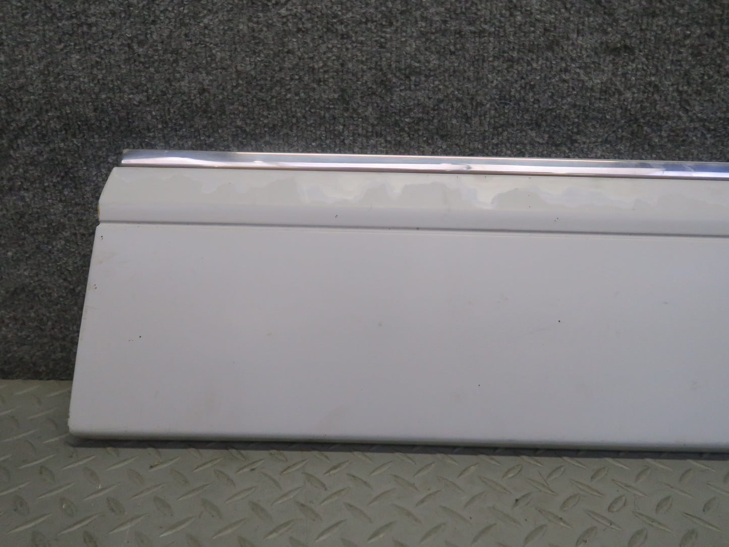 86-91 Mercedes W126 560SEL Sedan Set of 4 Right Fender Door Quarter Molding OEM