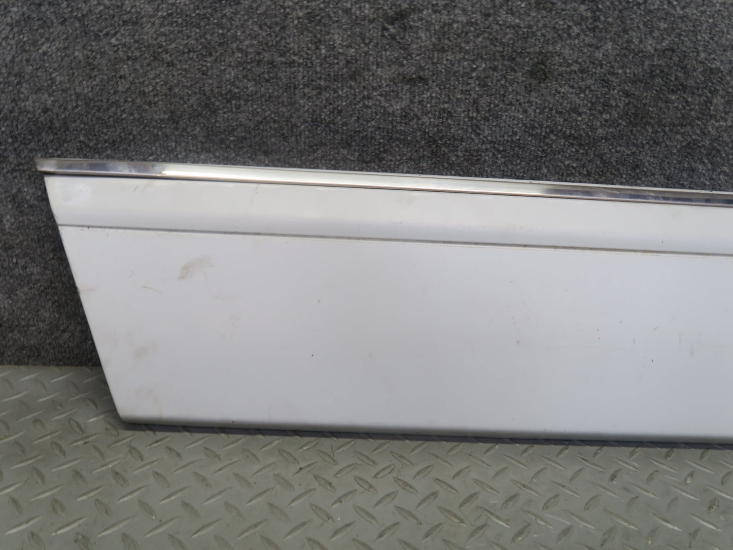 86-91 Mercedes W126 560SEL Sedan Set of 4 Right Fender Door Quarter Molding OEM