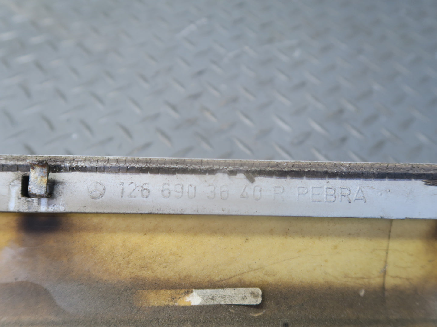 86-91 Mercedes W126 560SEL Sedan Set of 4 Right Fender Door Quarter Molding OEM