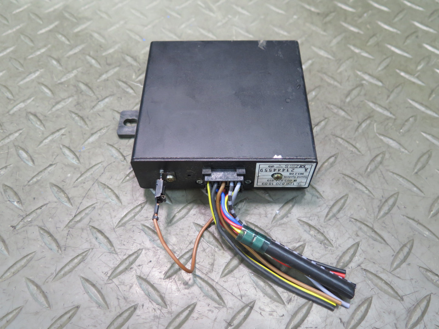 86-91 Mercedes W126 C126 560SEC 560SEL Radio Stereo AMP Amplifier 1268201889 OEM