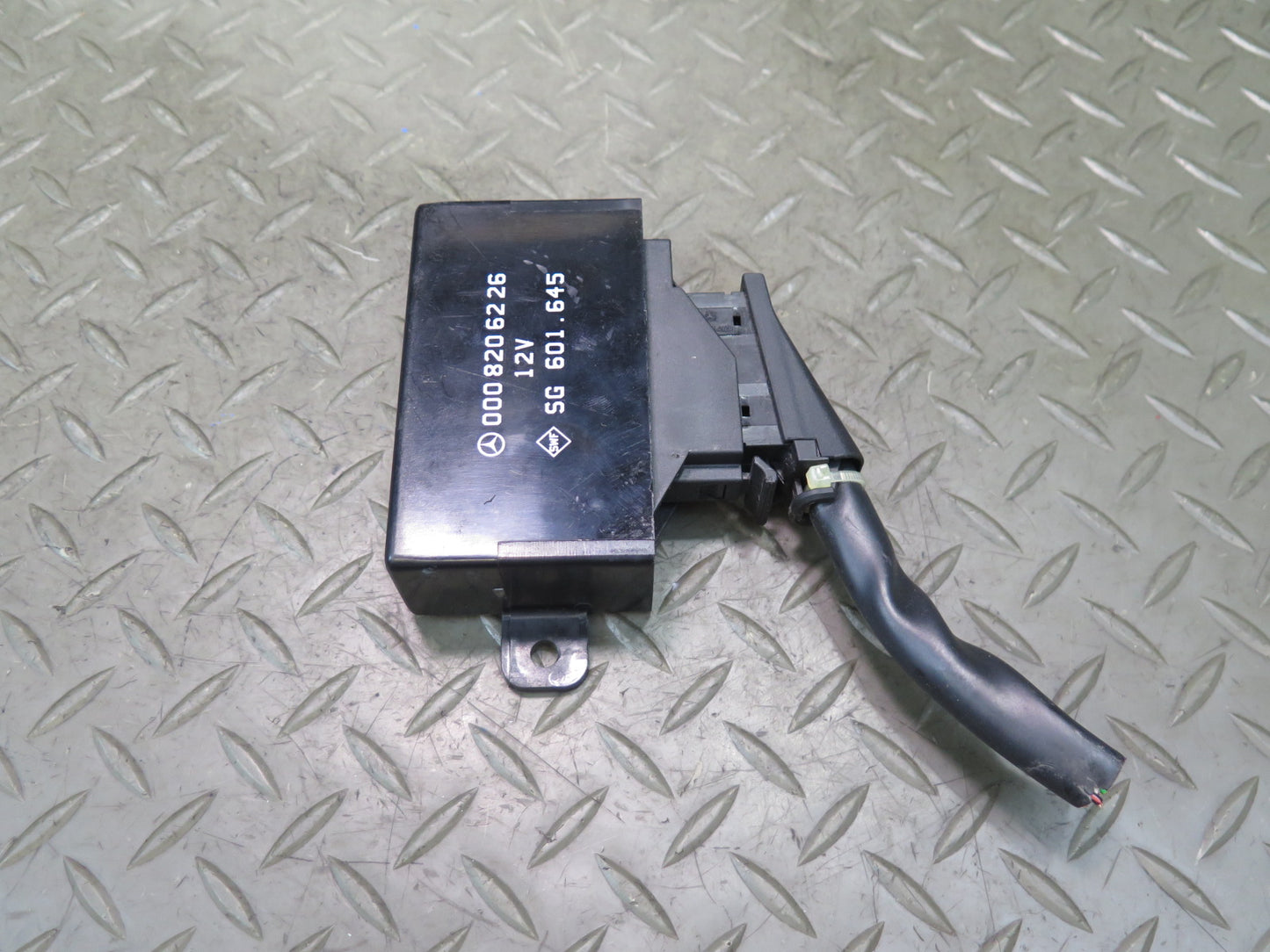 86-91 Mercedes W126 C126 560SEC 560SEL Heated Seat Control Module 0008206226 OEM