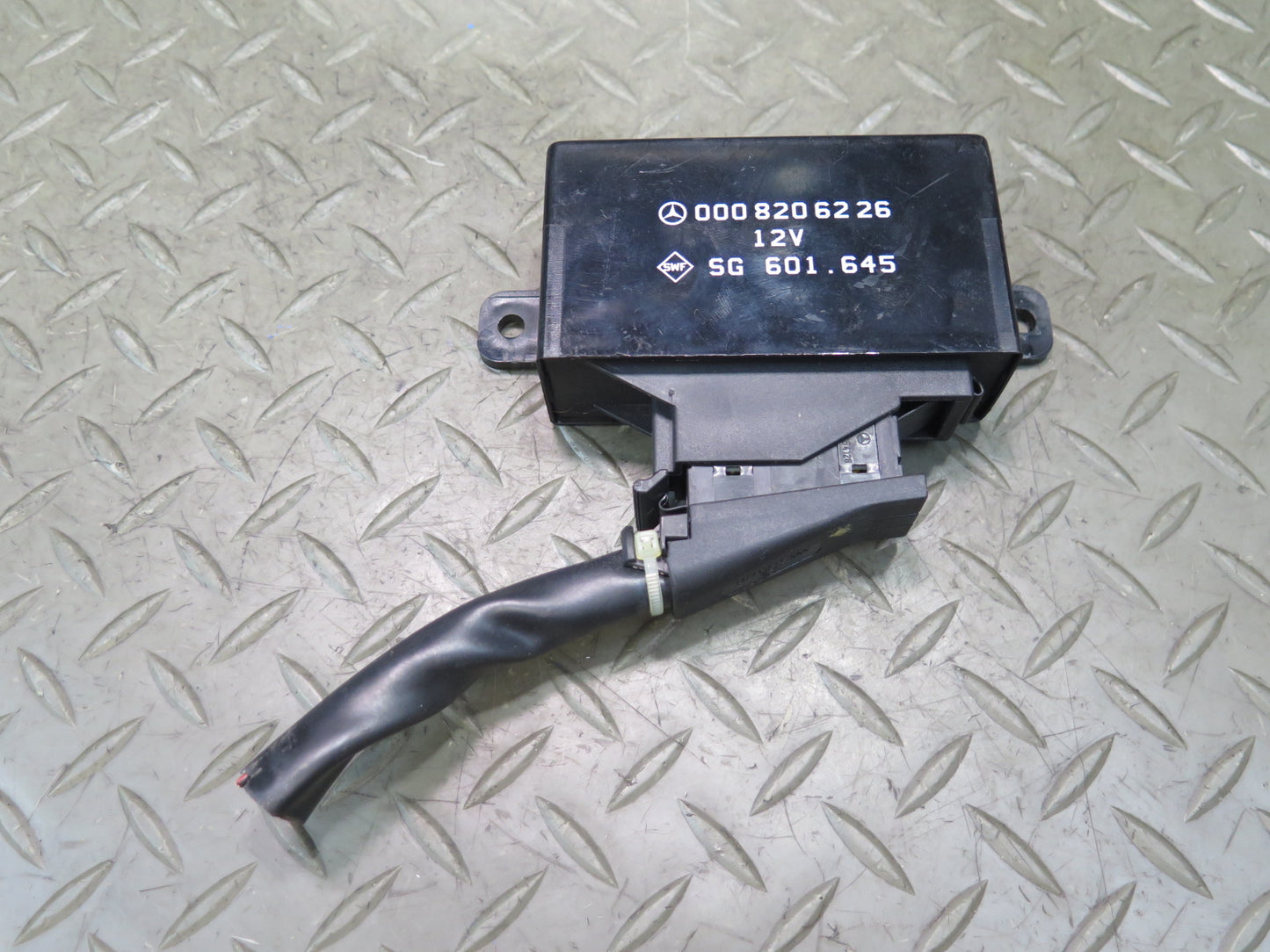 86-91 Mercedes W126 C126 560SEC 560SEL Heated Seat Control Module 0008206226 OEM
