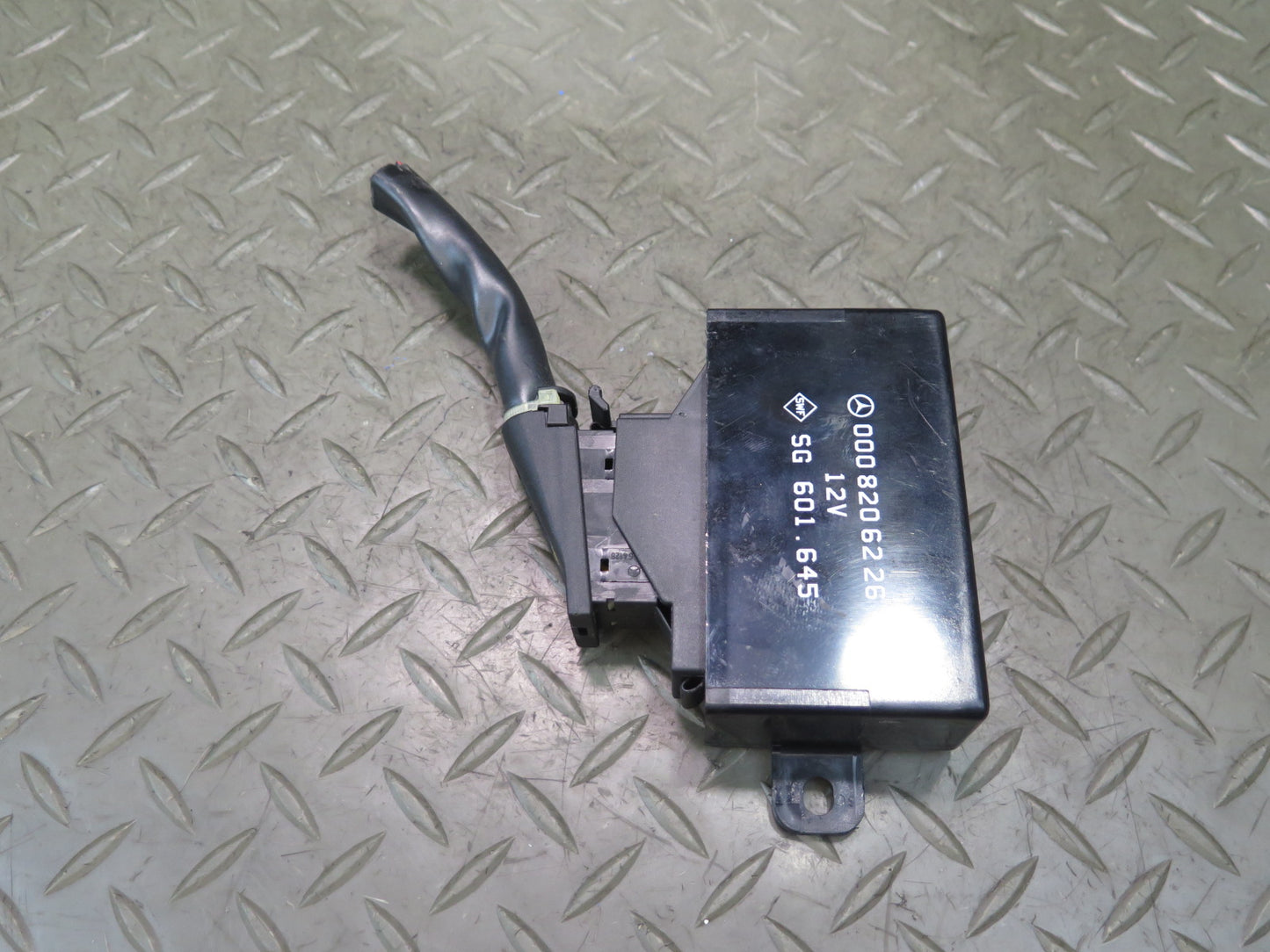 86-91 Mercedes W126 C126 560SEC 560SEL Heated Seat Control Module 0008206226 OEM