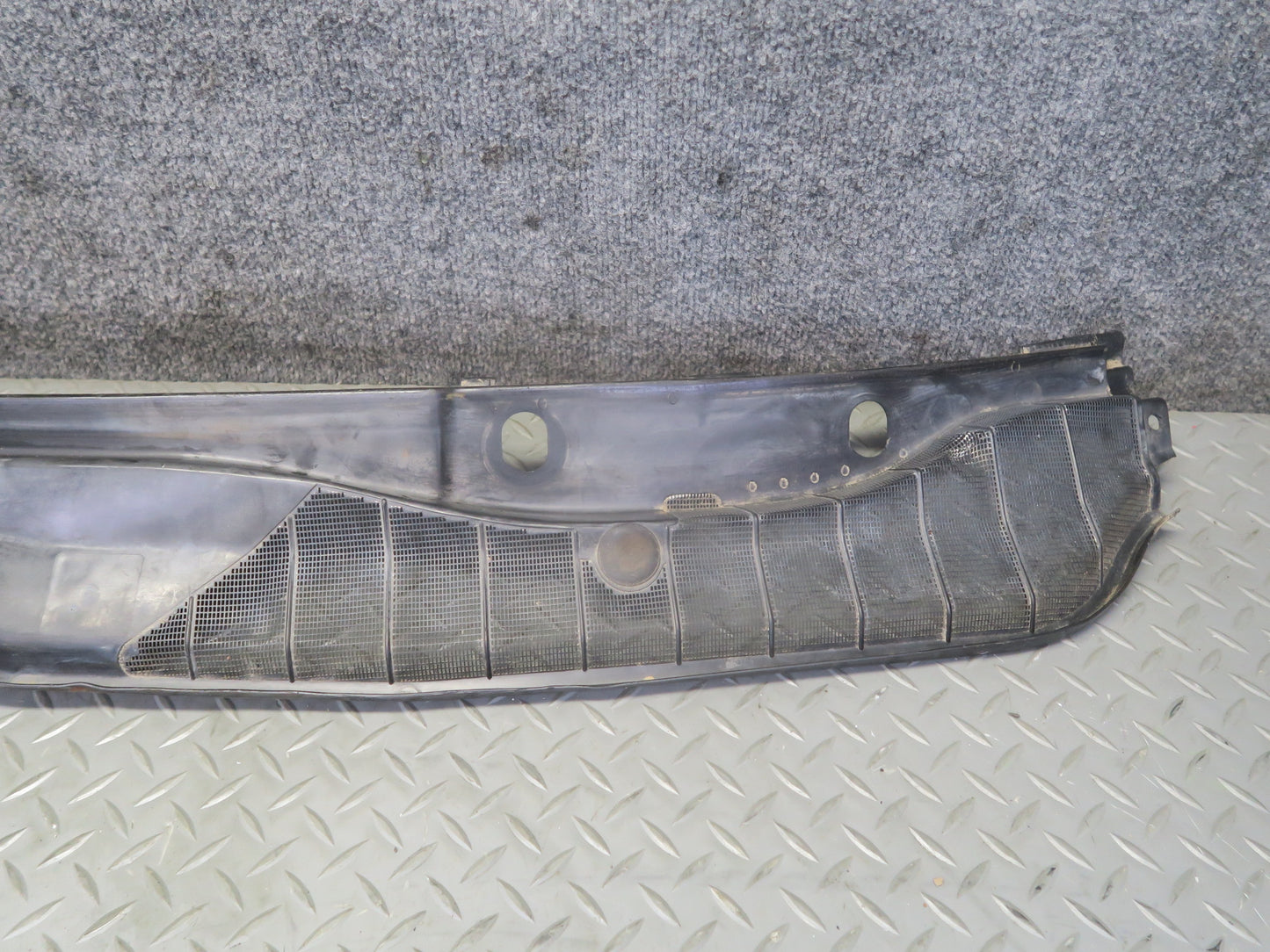 86-91 Mercedes W126 560SEL Front Windshield Wiper Vent Cowl Cover Panel Set OEM