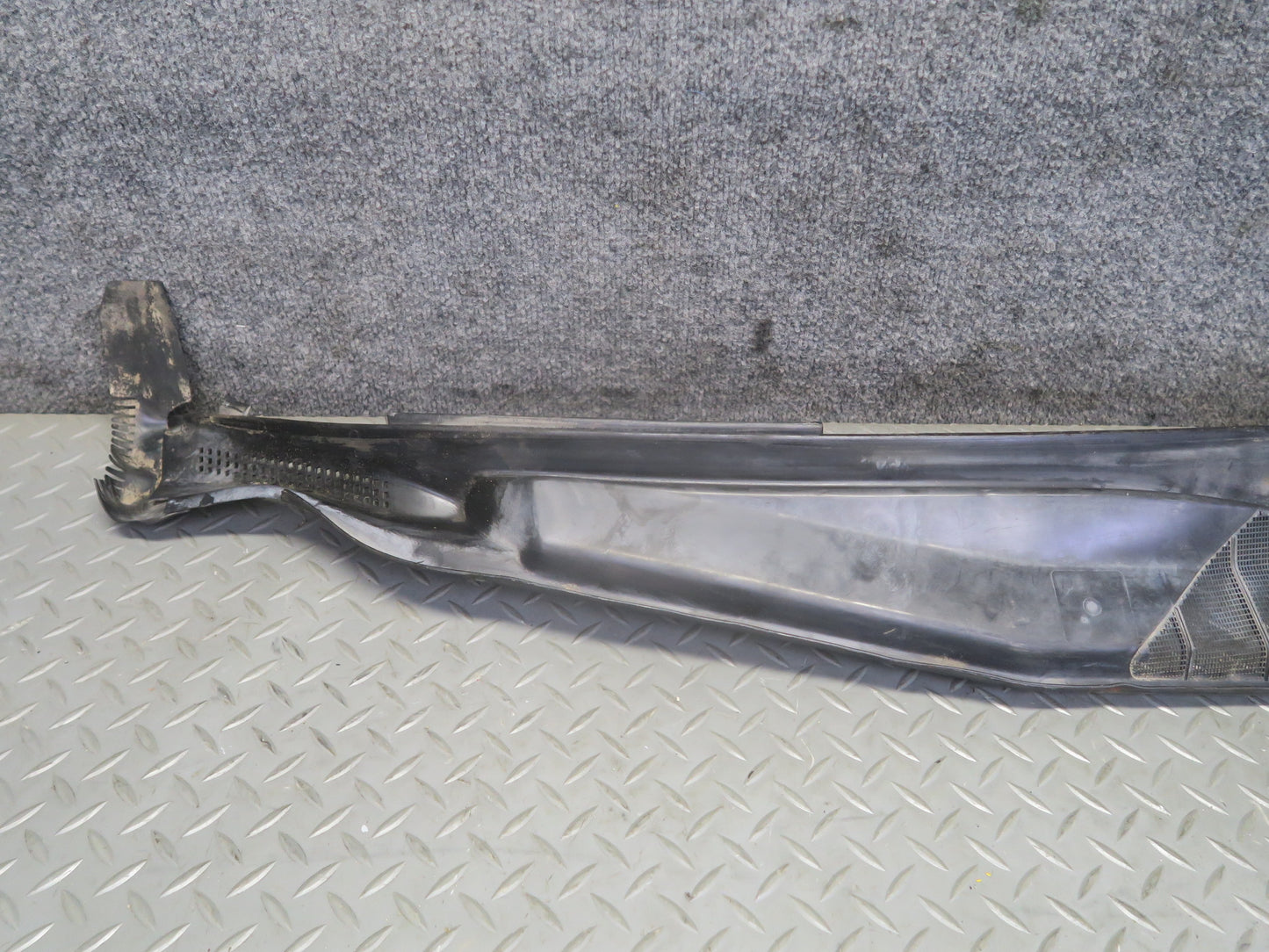 86-91 Mercedes W126 560SEL Front Windshield Wiper Vent Cowl Cover Panel Set OEM