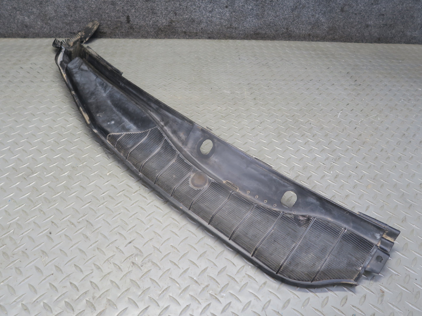 86-91 Mercedes W126 560SEL Front Windshield Wiper Vent Cowl Cover Panel Set OEM
