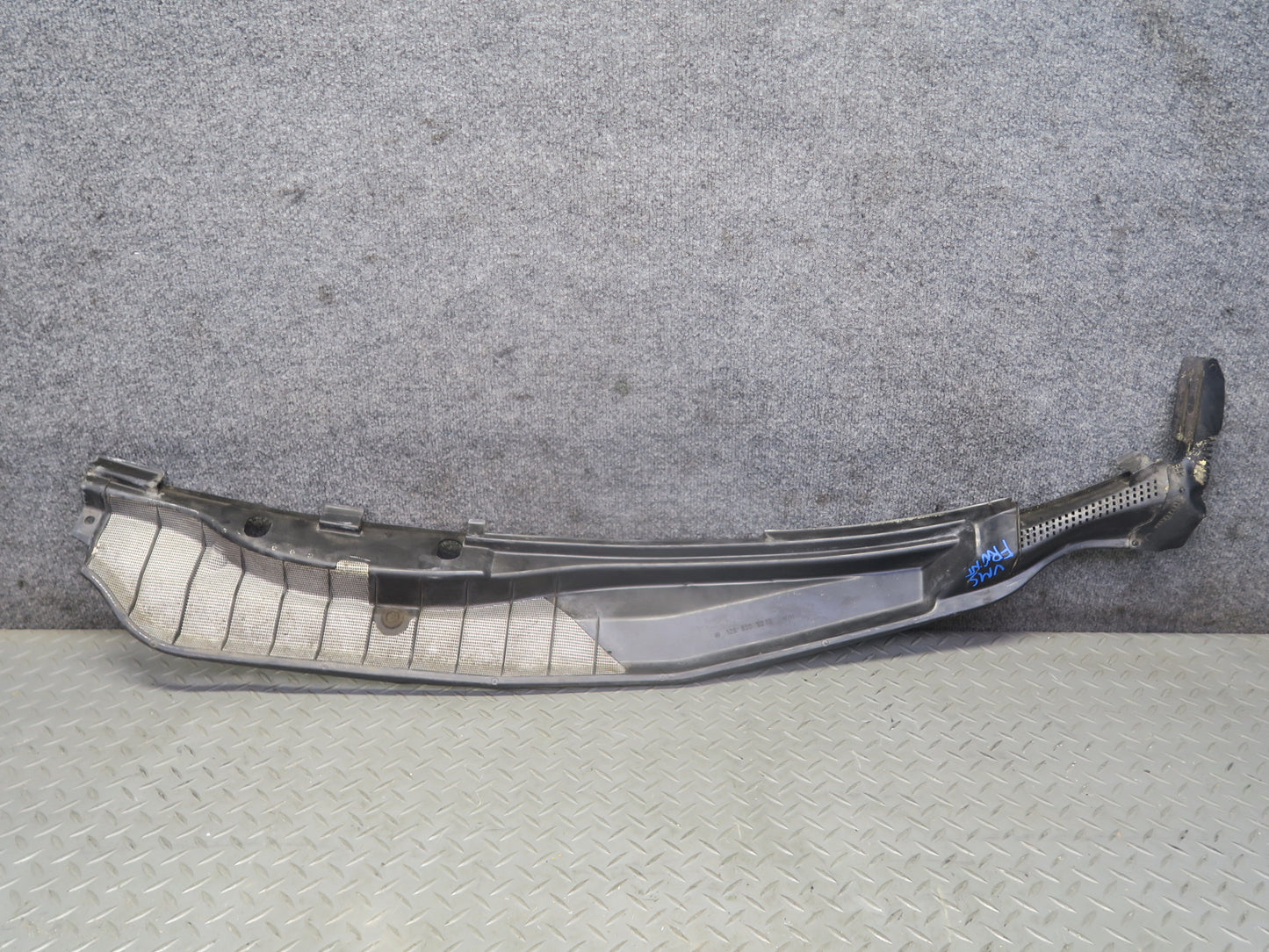 86-91 Mercedes W126 560SEL Front Windshield Wiper Vent Cowl Cover Panel Set OEM